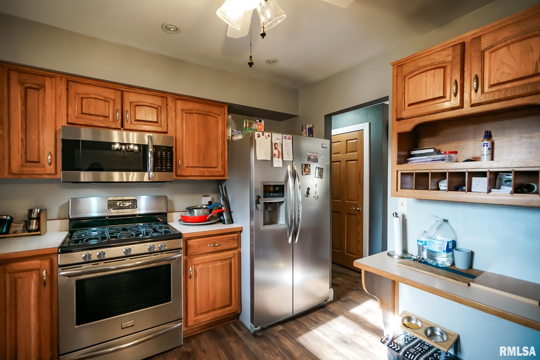 2404 Holly Drive, Pekin, Illinois image 9
