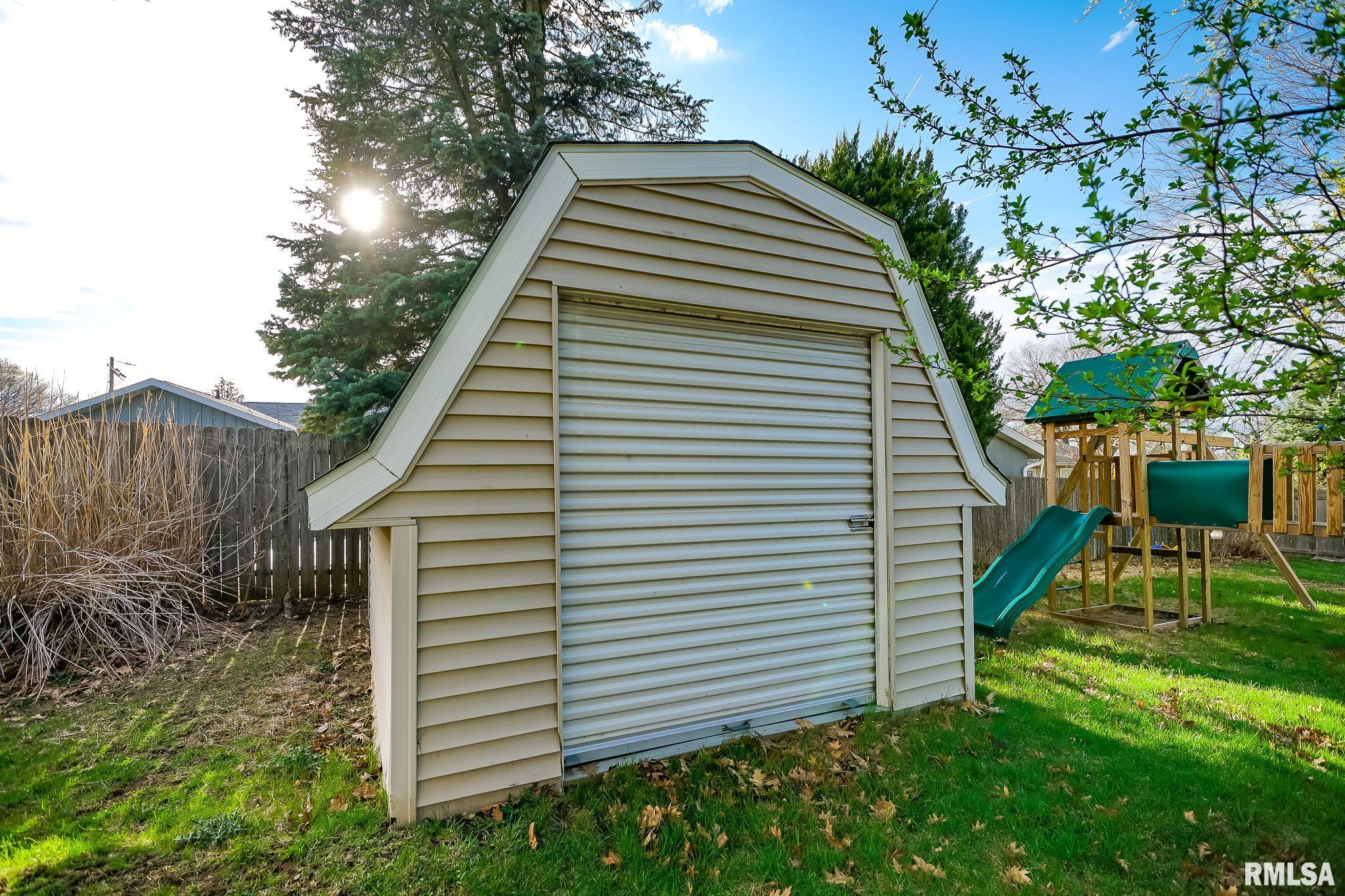 2404 Holly Drive, Pekin, Illinois image 35