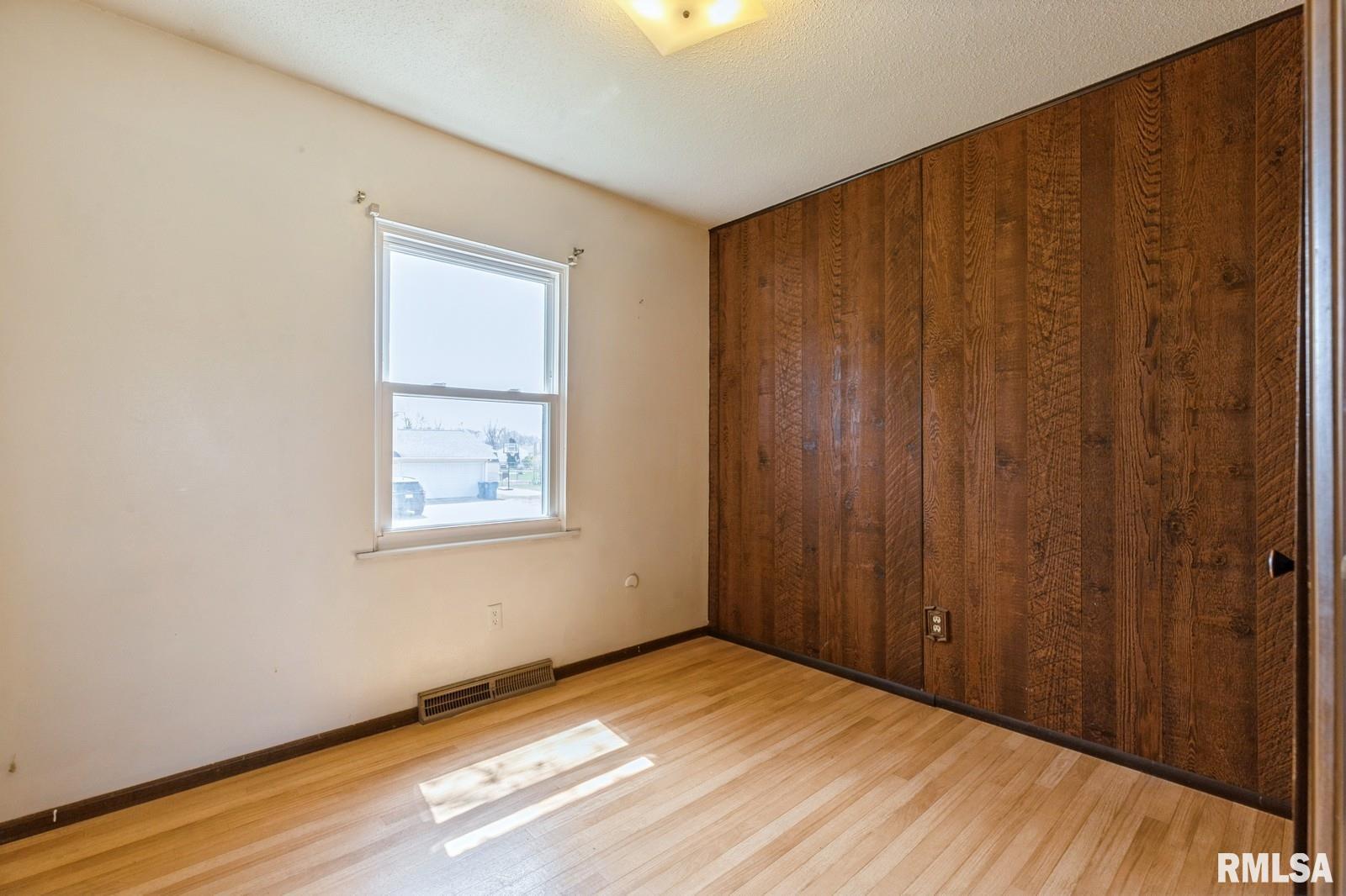 1606 Middle Road, Camanche, Iowa image 13