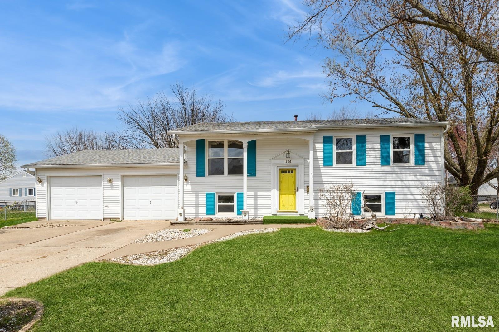 1606 Middle Road, Camanche, Iowa image 1