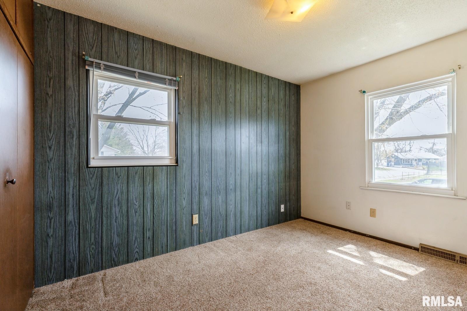 1606 Middle Road, Camanche, Iowa image 12