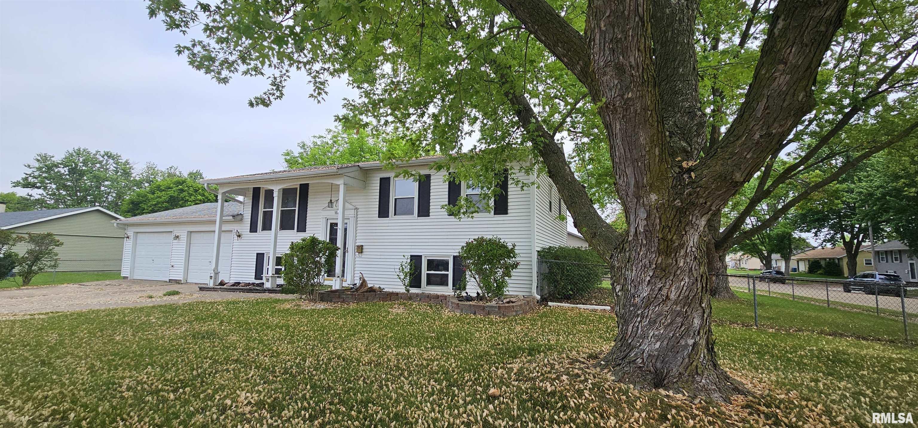 1606 Middle Road, Camanche, Iowa image 2