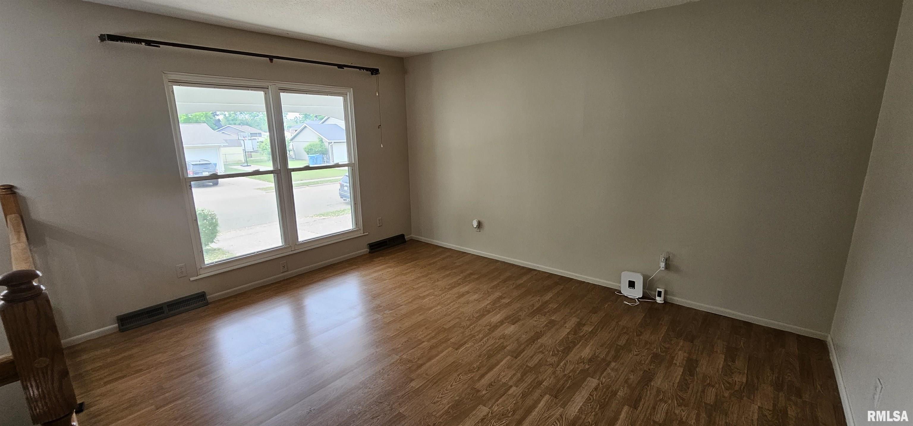 1606 Middle Road, Camanche, Iowa image 6