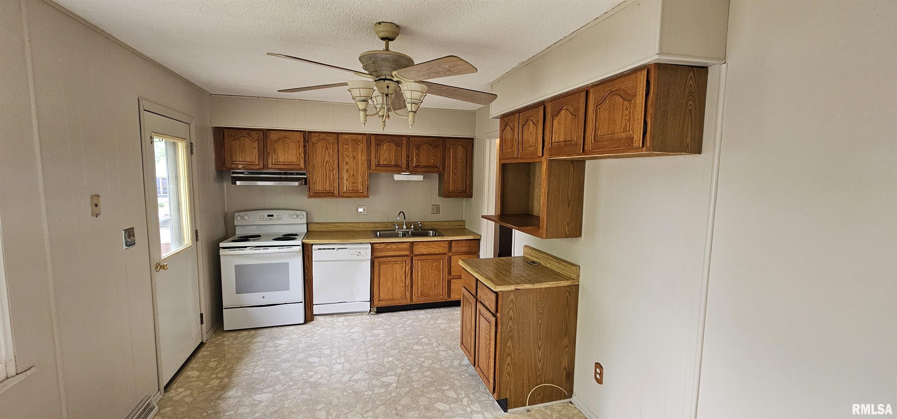 1606 Middle Road, Camanche, Iowa image 10