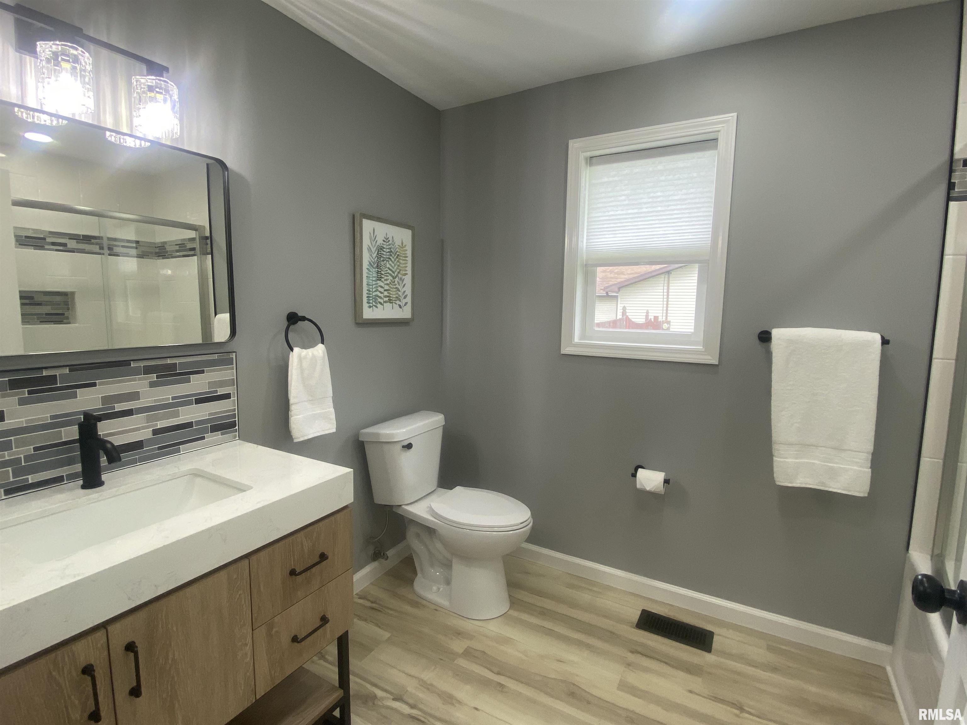 421 N 10th Street, Benton, Illinois image 16