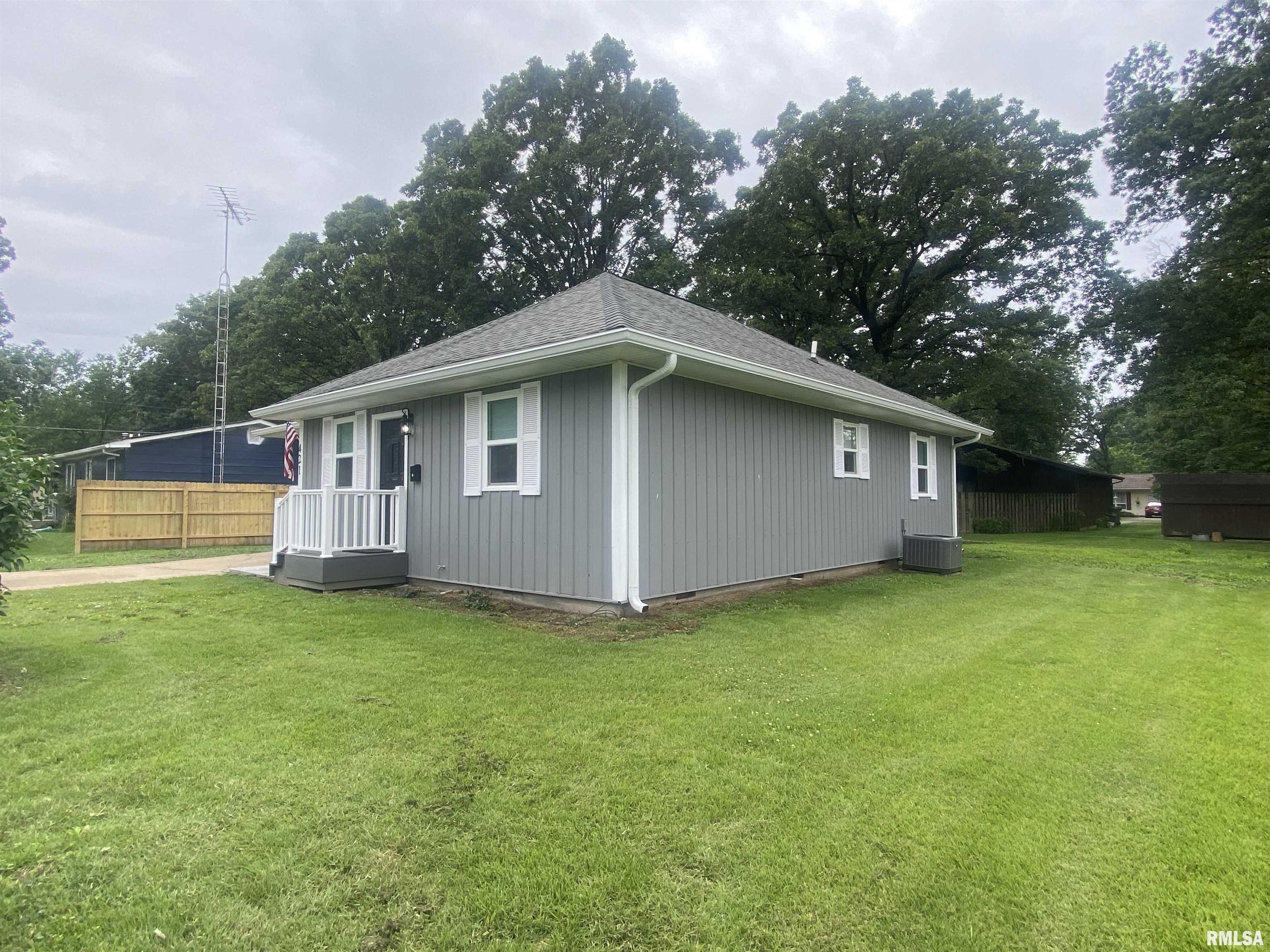 421 N 10th Street, Benton, Illinois image 2