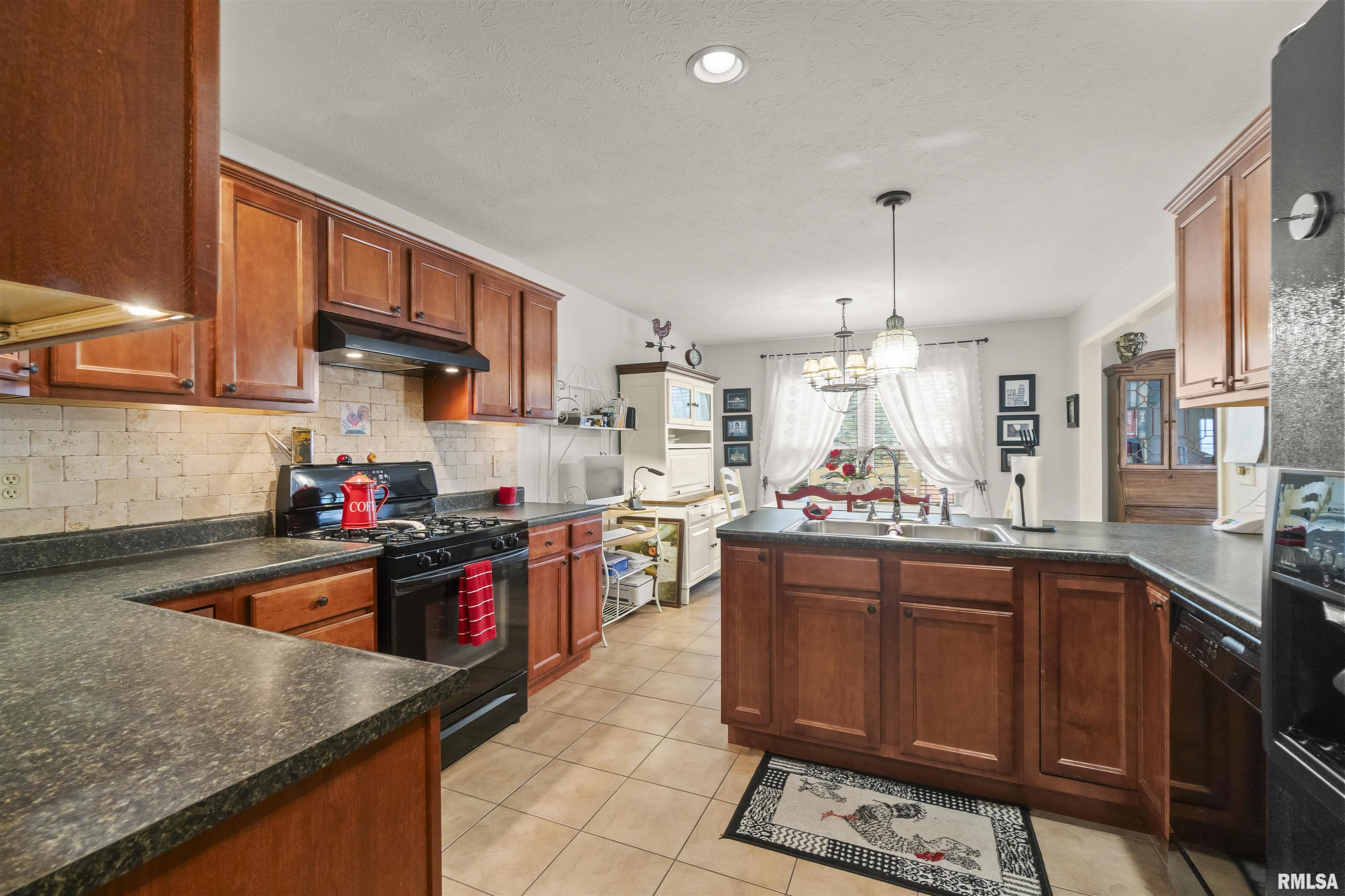 2203 W Kenfield Court, Peoria, Illinois image 13