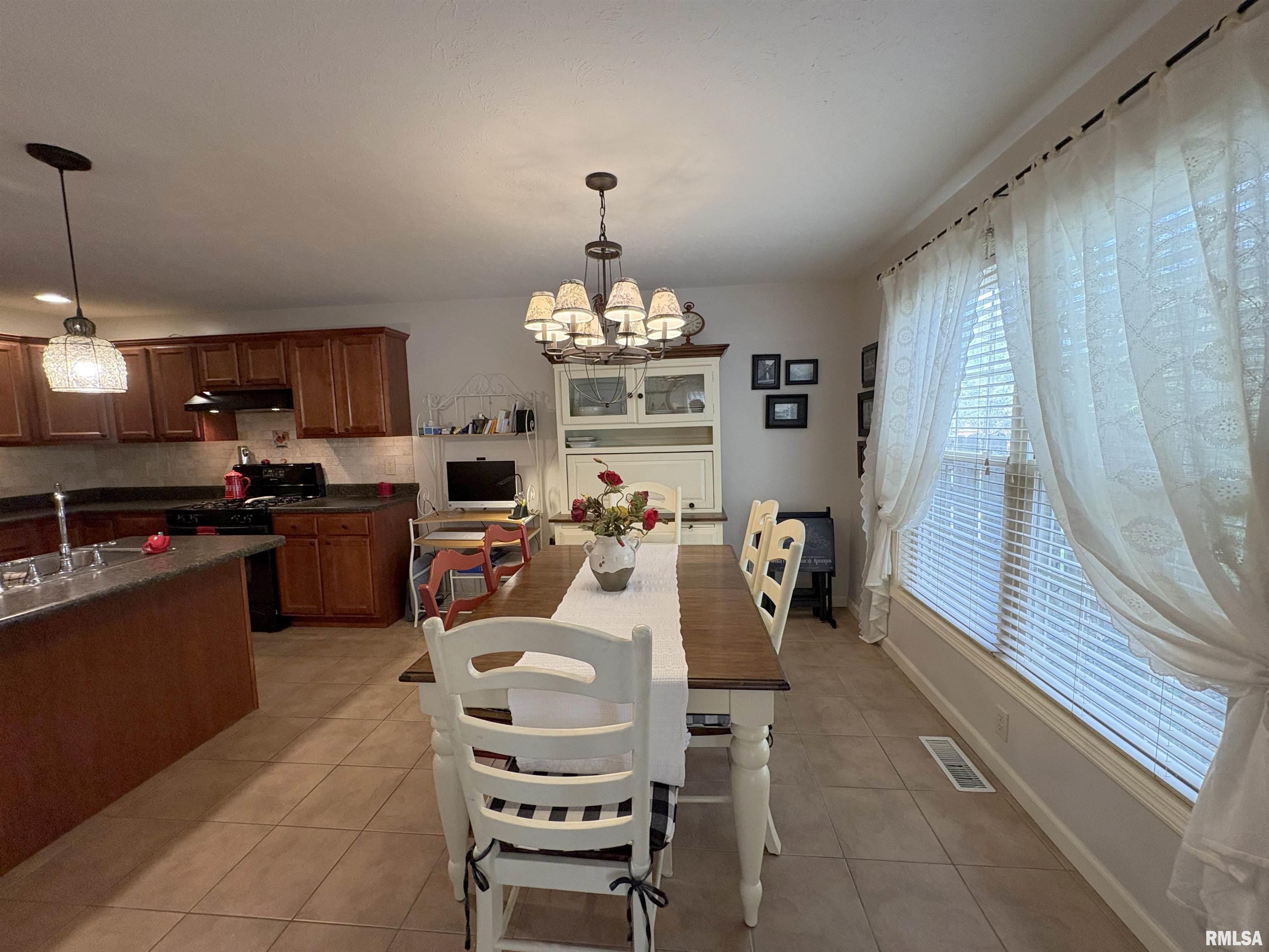 2203 W Kenfield Court, Peoria, Illinois image 7