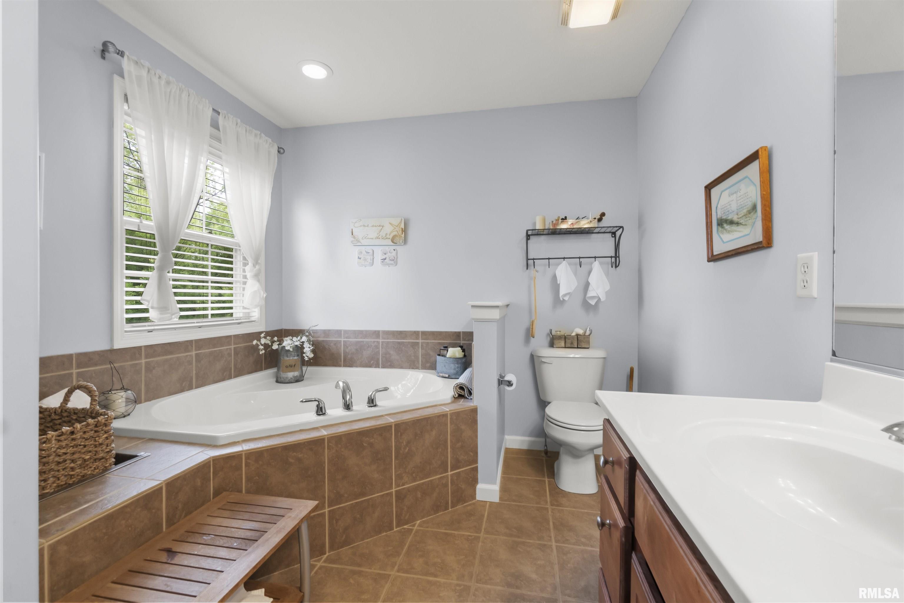 2203 W Kenfield Court, Peoria, Illinois image 19