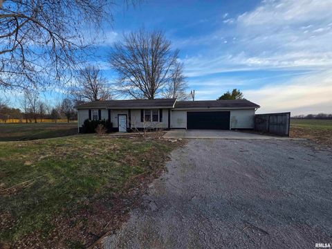 Homes For Sale - 19931 State Highway 123<br/> Petersburg, IL 62675