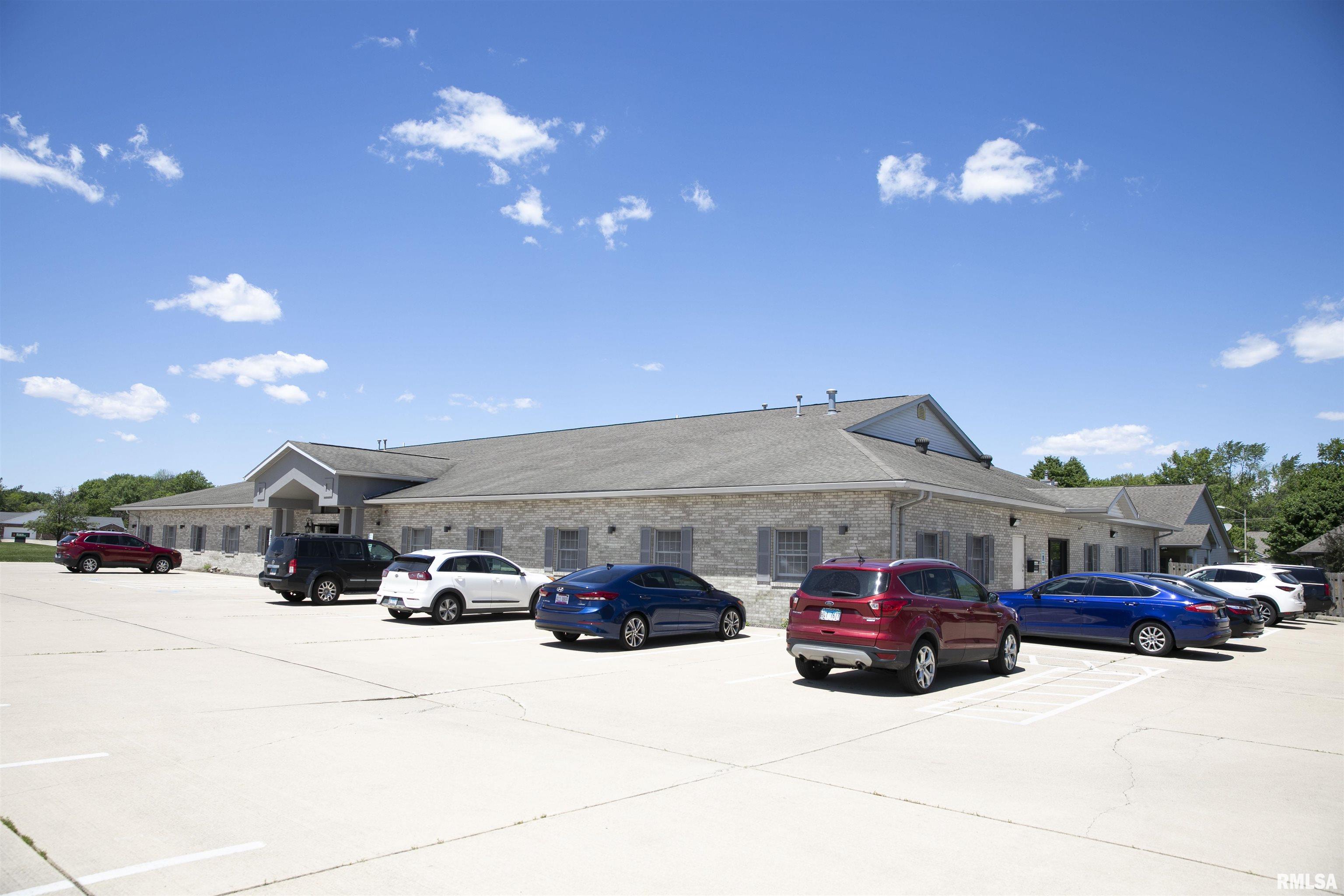 Photo 1 of 9 — 2055 W Iles Avenue D, Springfield, IL 62704