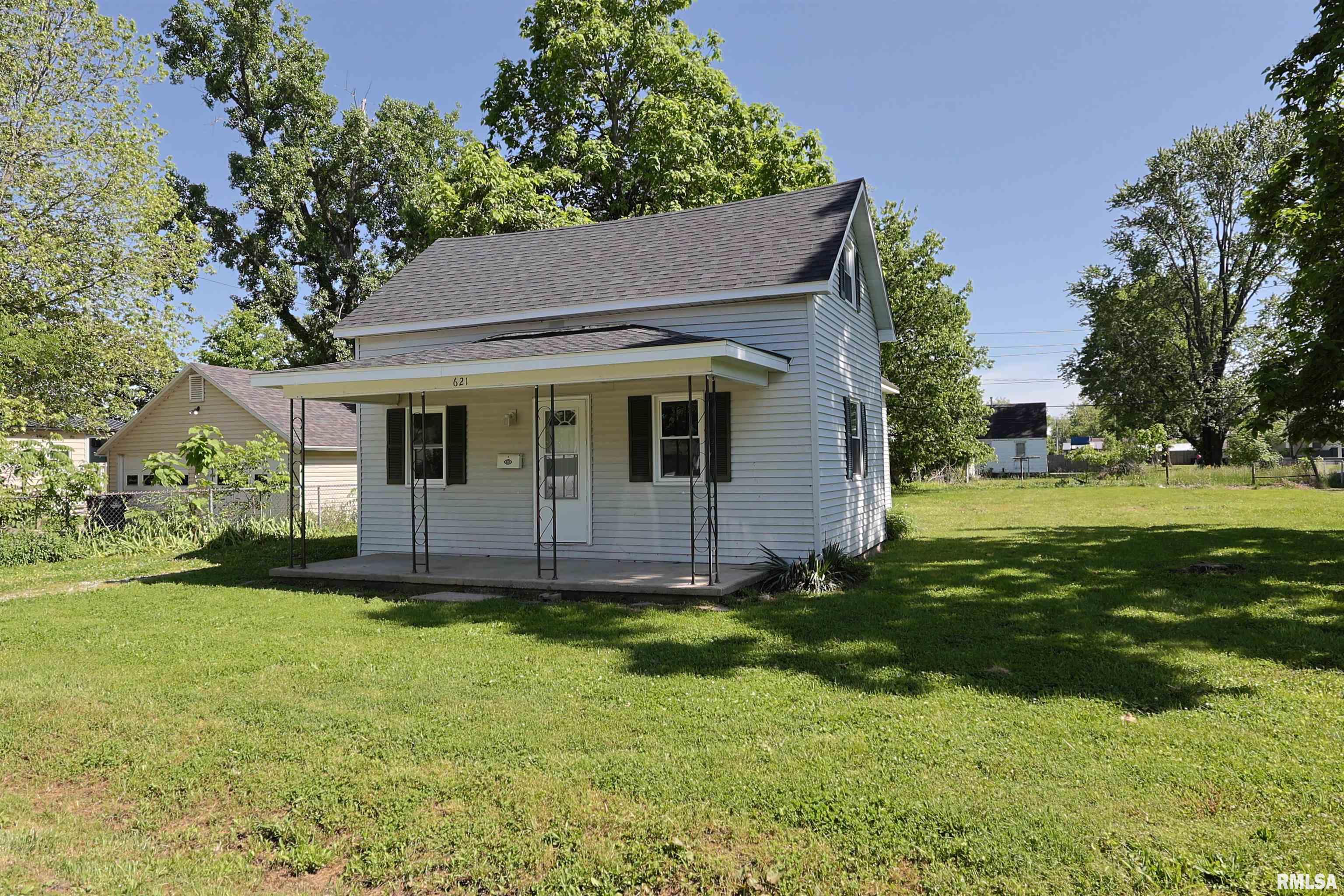 621 E Oglesby, Salem, Illinois image 2