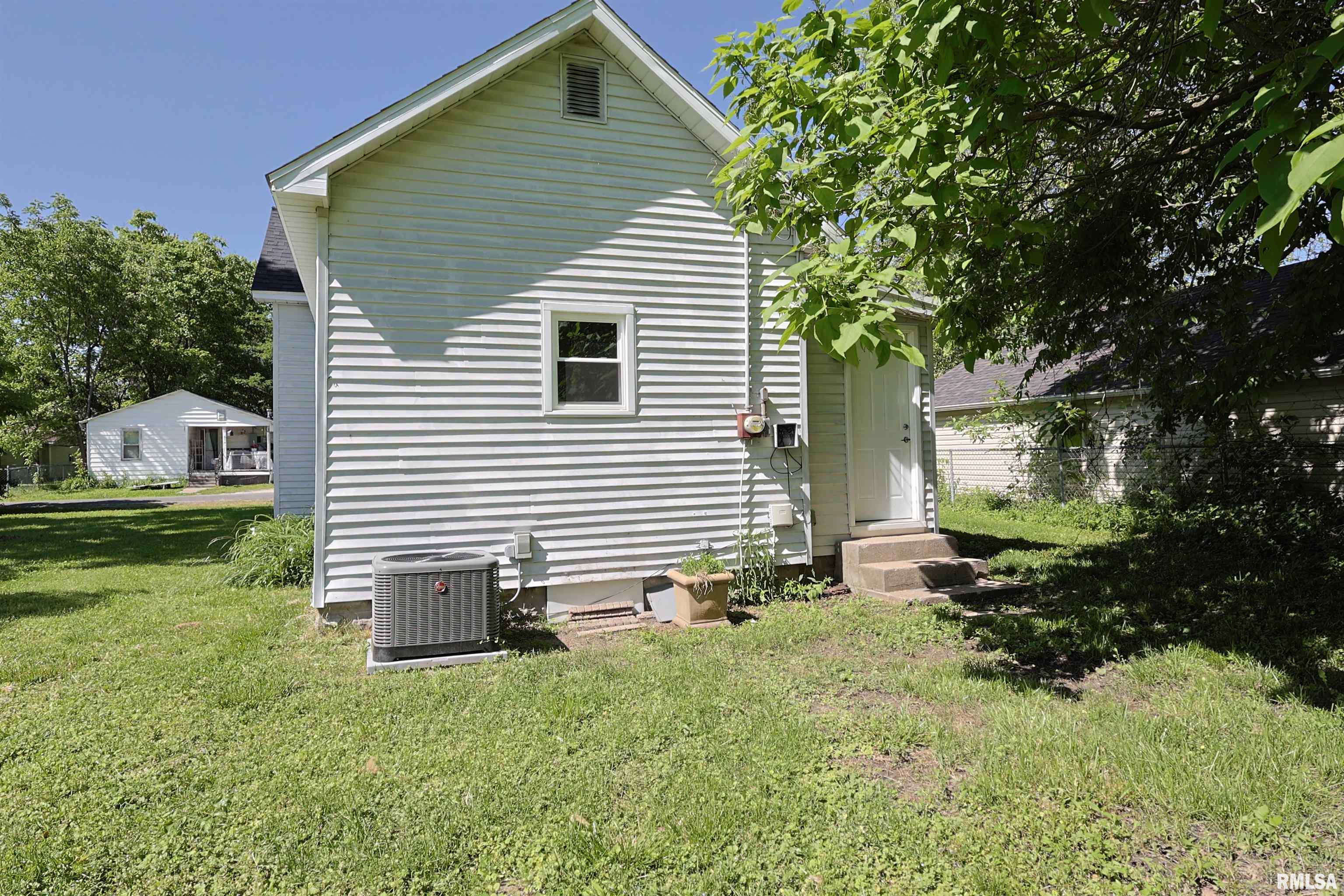621 E Oglesby, Salem, Illinois image 10