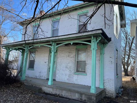 Homes For Sale - 361 E Douglas Avenue<br/> Jacksonville, IL 62650