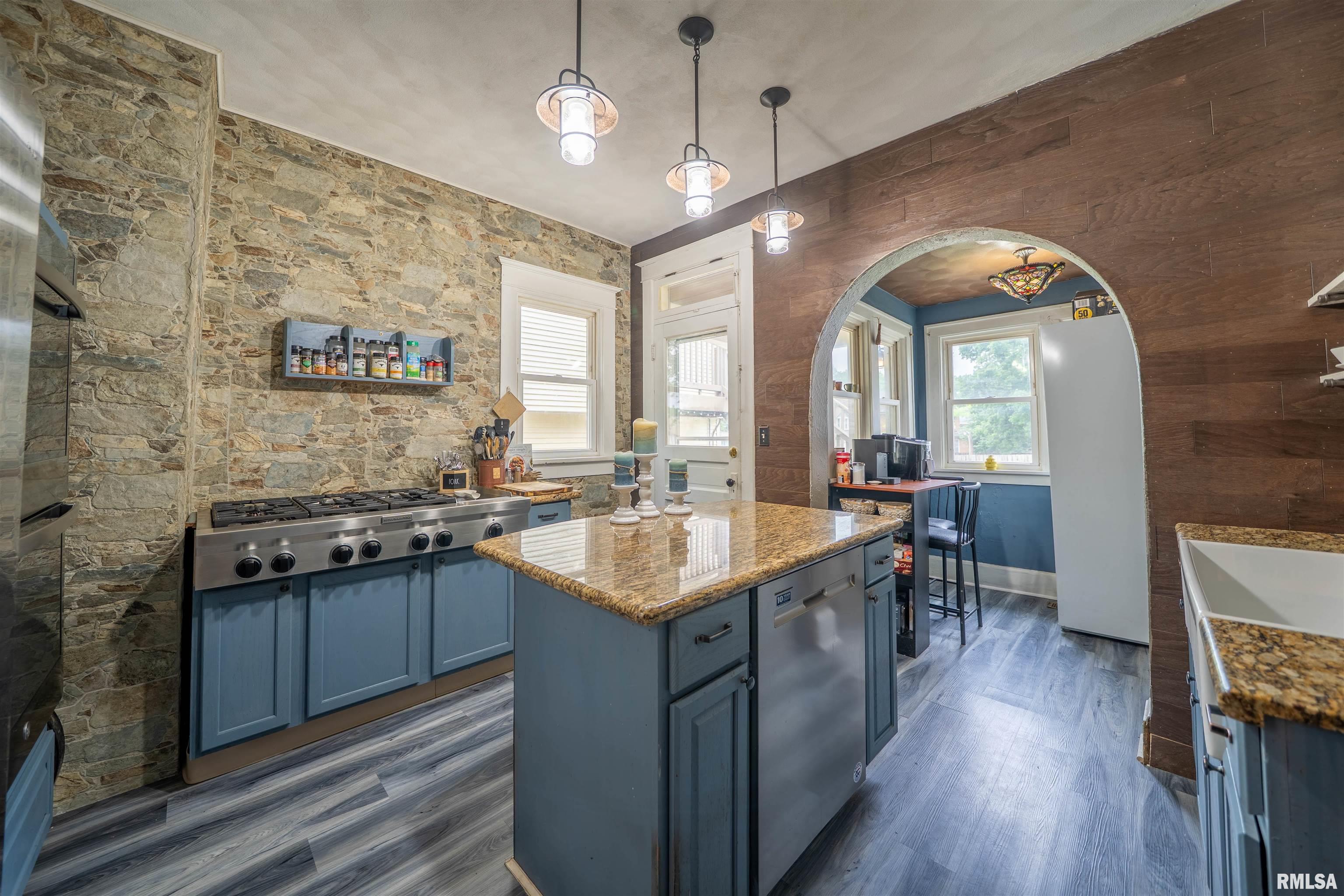405 Washington Street, Pekin, Illinois image 11