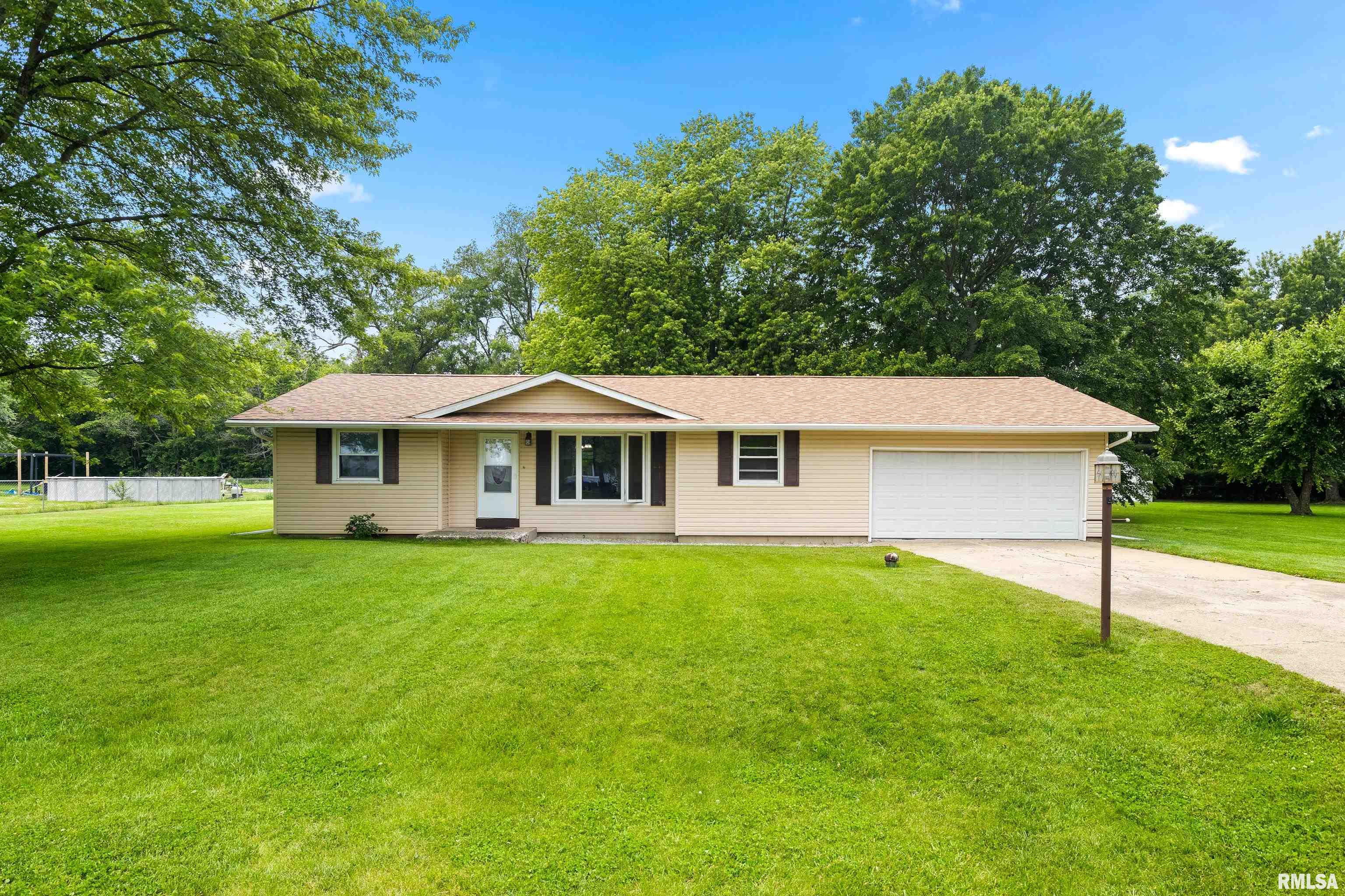 13911 Winfield Drive, Manito, Illinois image 2