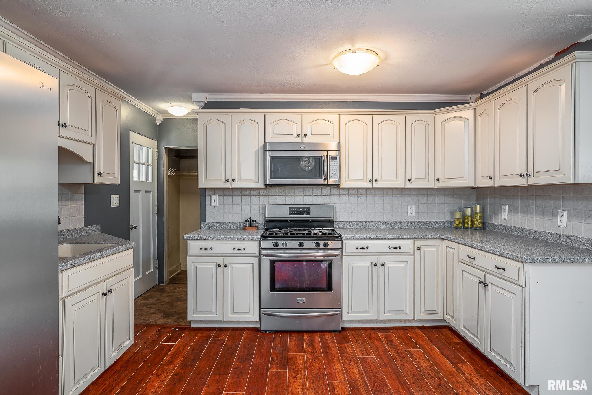2523 29th Street, Moline, Illinois image 7