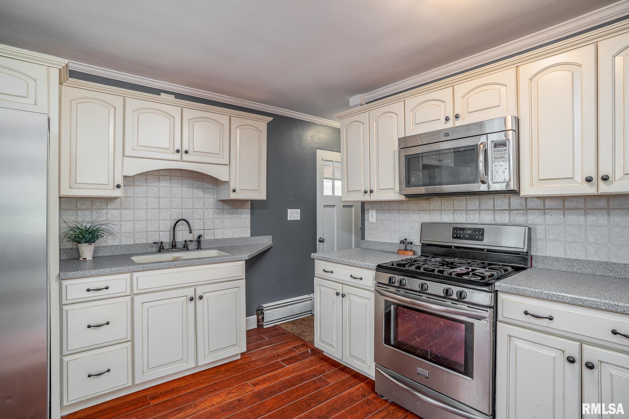 2523 29th Street, Moline, Illinois image 6