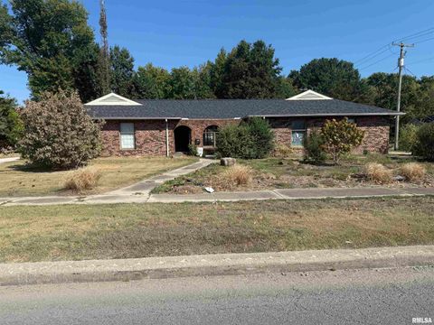 Homes For Sale - 808 S Victor Street<br/> Christopher, IL 62822