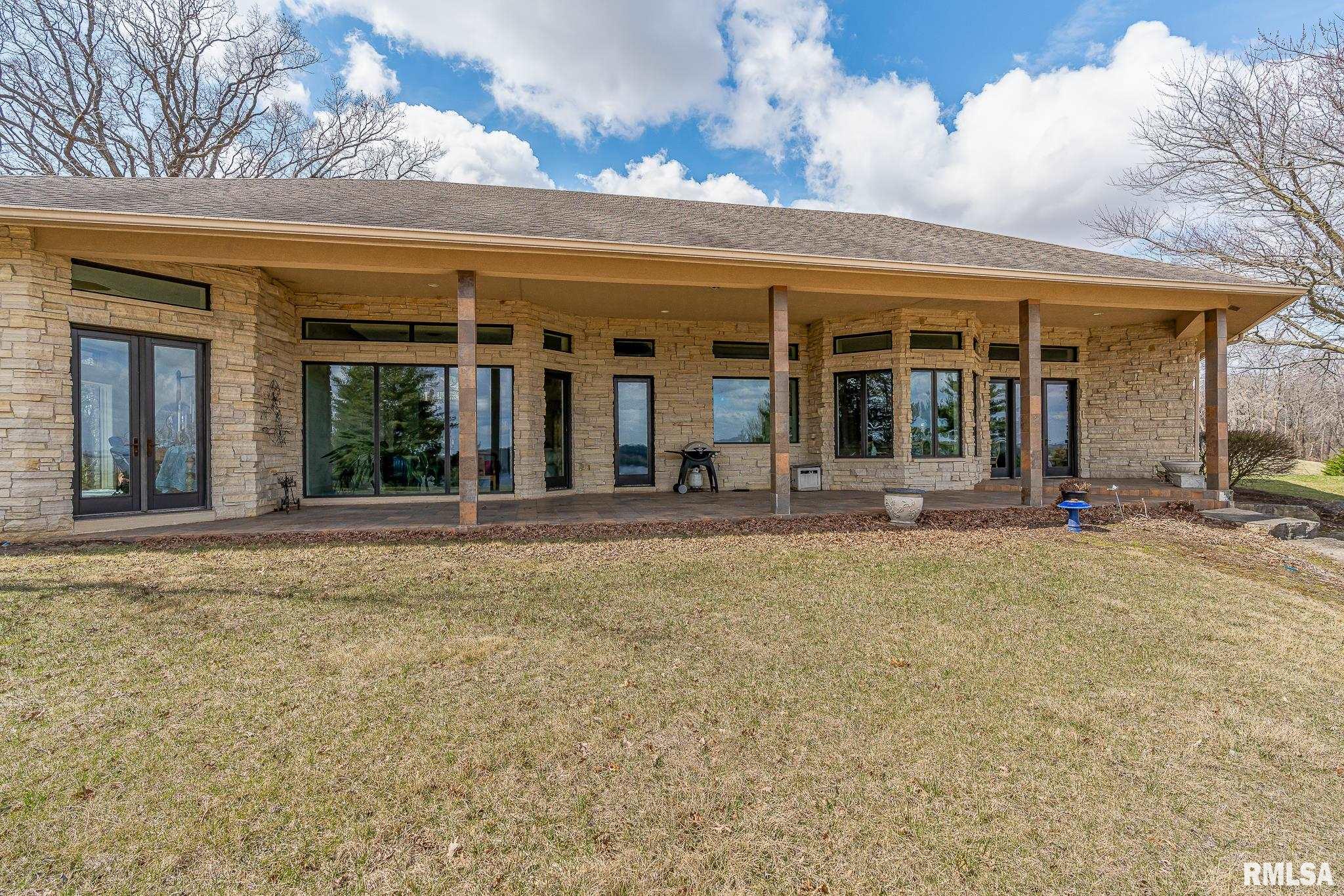 28176 226th Street, Le Claire, Iowa image 2