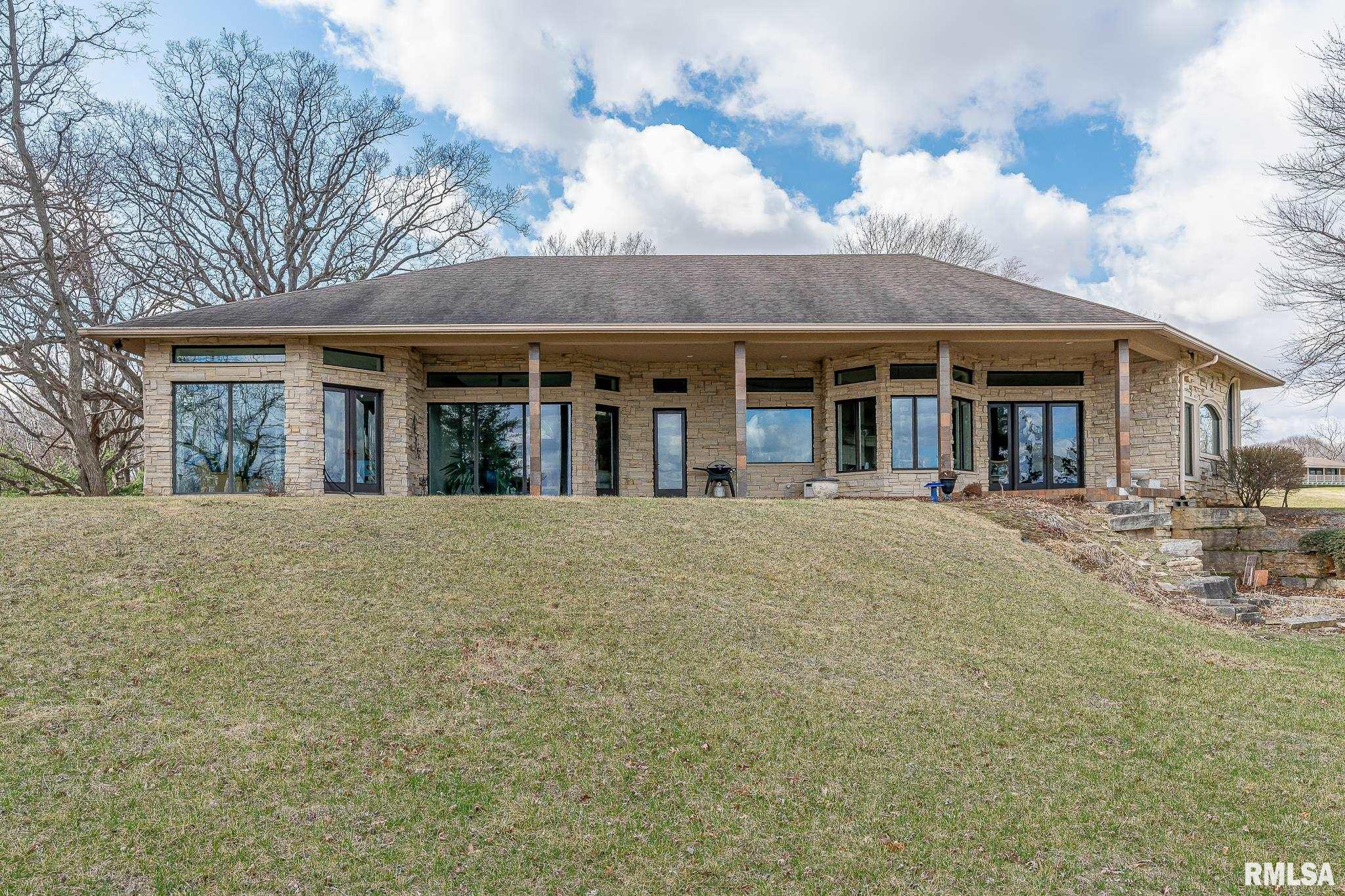 28176 226th Street, Le Claire, Iowa image 1
