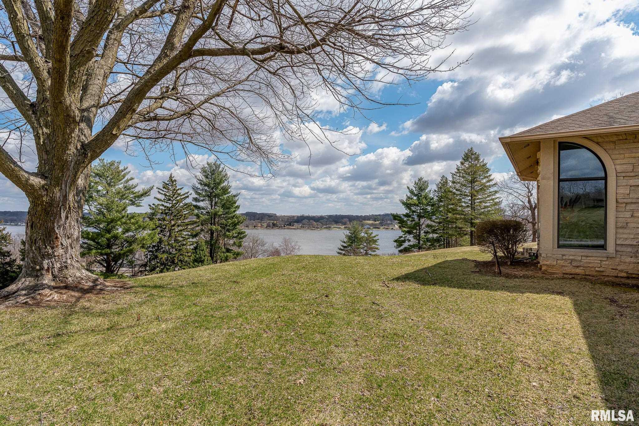 28176 226th Street, Le Claire, Iowa image 4