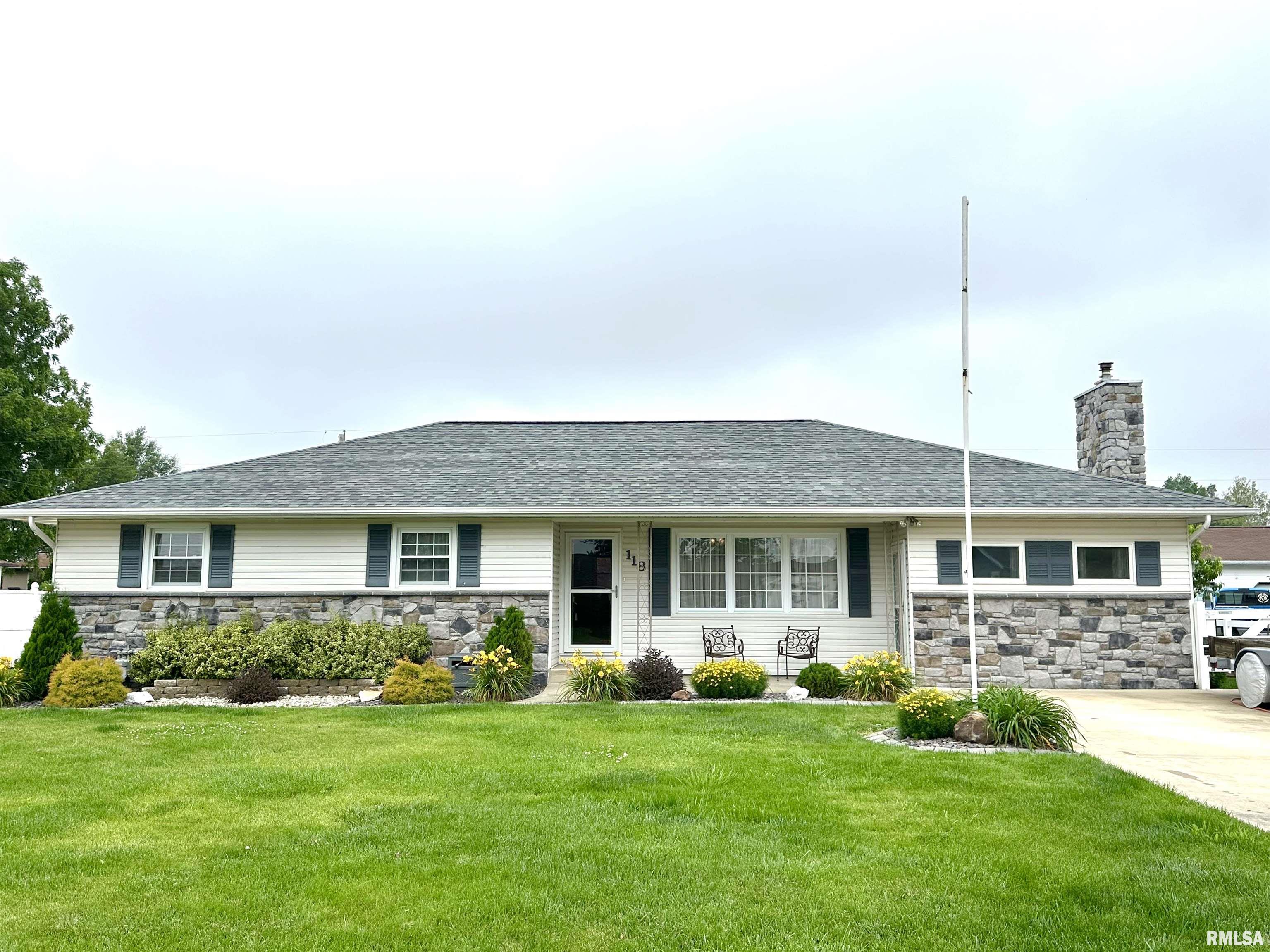 118 W 5th Street, Hoffman, Illinois image 1