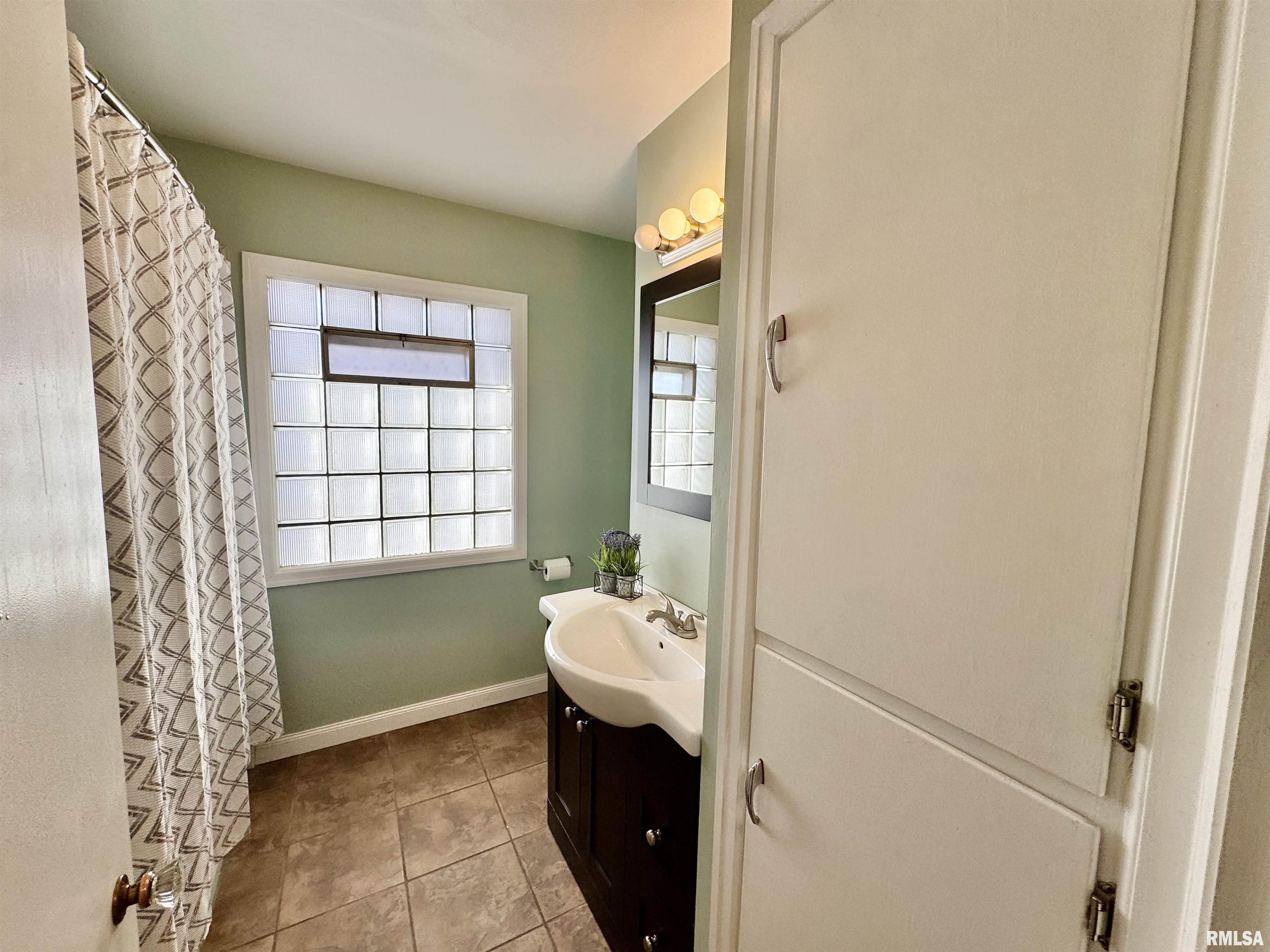 2131 22nd Street, Rock Island, Illinois image 12