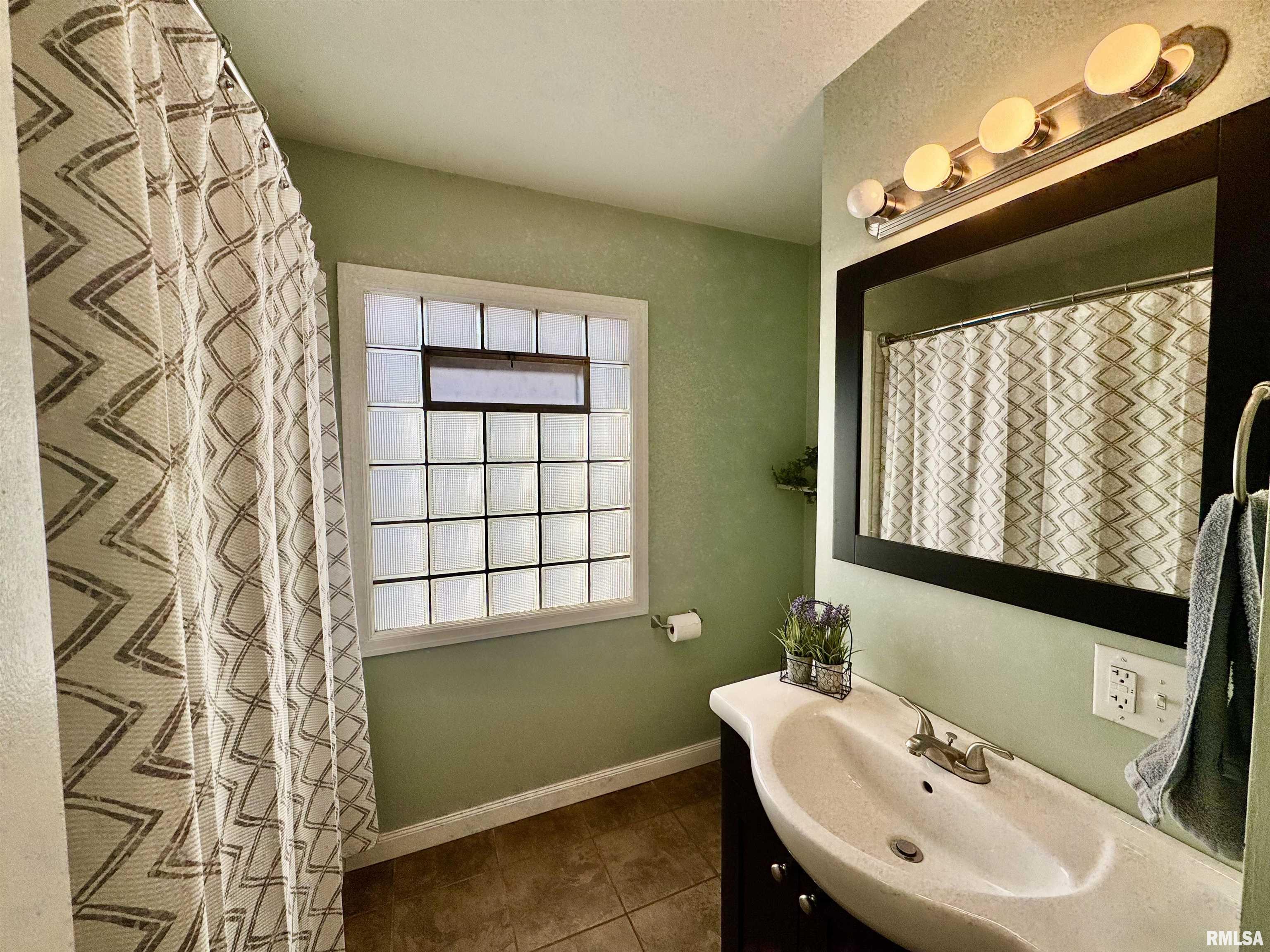 2131 22nd Street, Rock Island, Illinois image 14