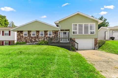 Homes For Sale - 104 Par 3 Lane<br/> East Peoria, IL 61611