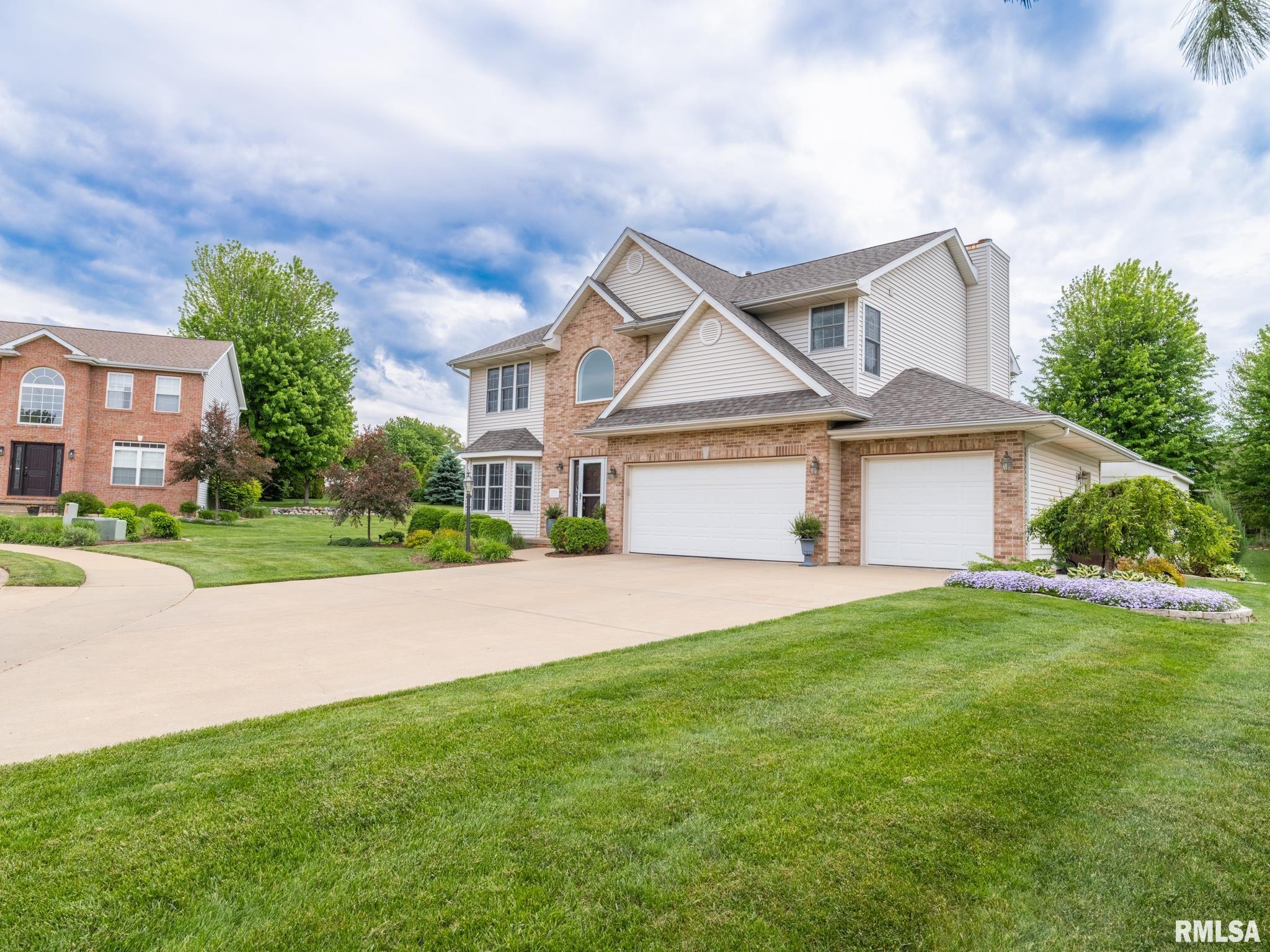 2204 W Dover Court, Dunlap, Illinois image 2