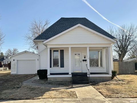 Photo of 114 E ROWE Street, Roodhouse, IL 62082 (MLS # CA1043183)