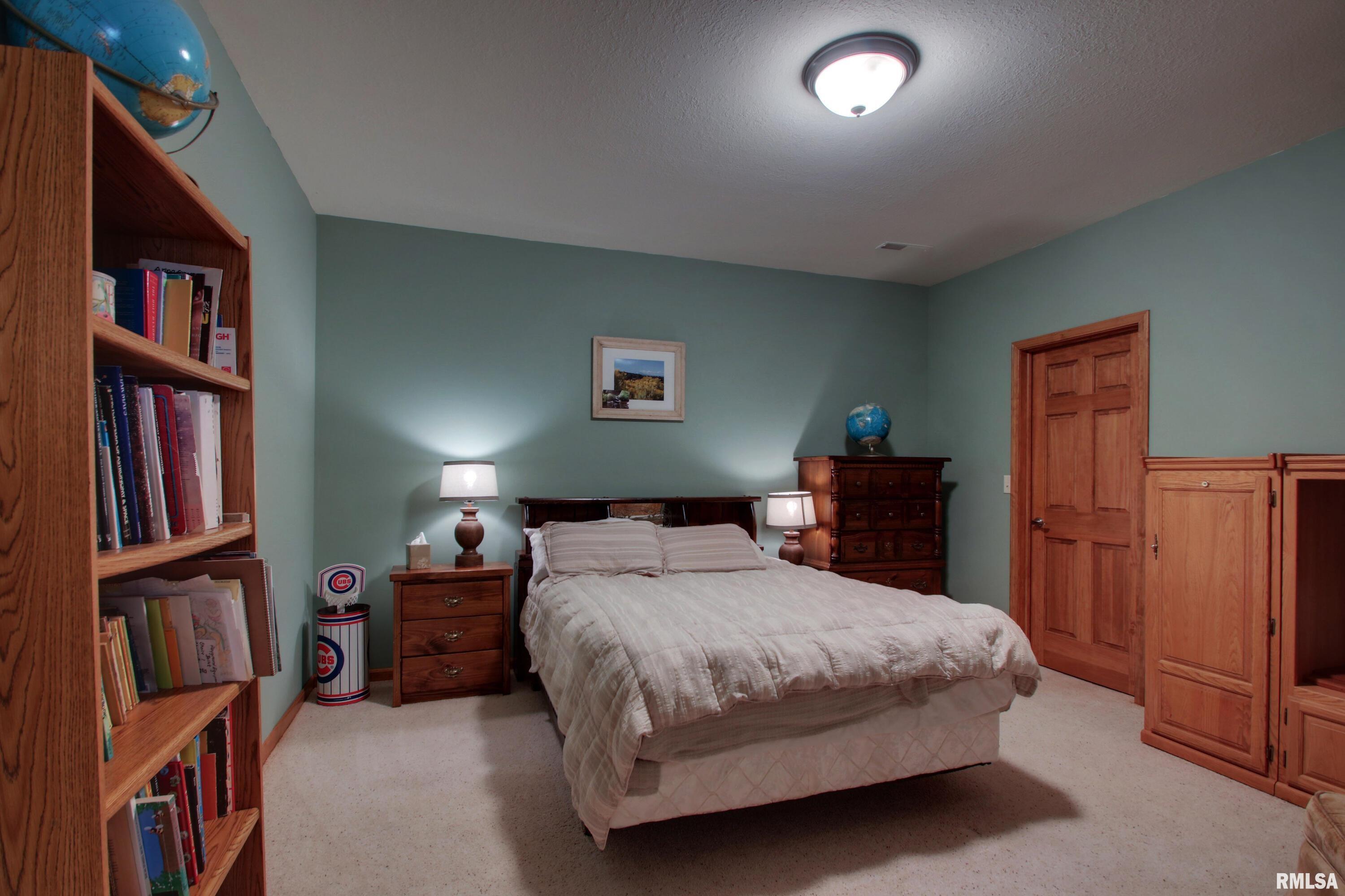 900 Lucinda Lane, Quincy, Illinois image 12
