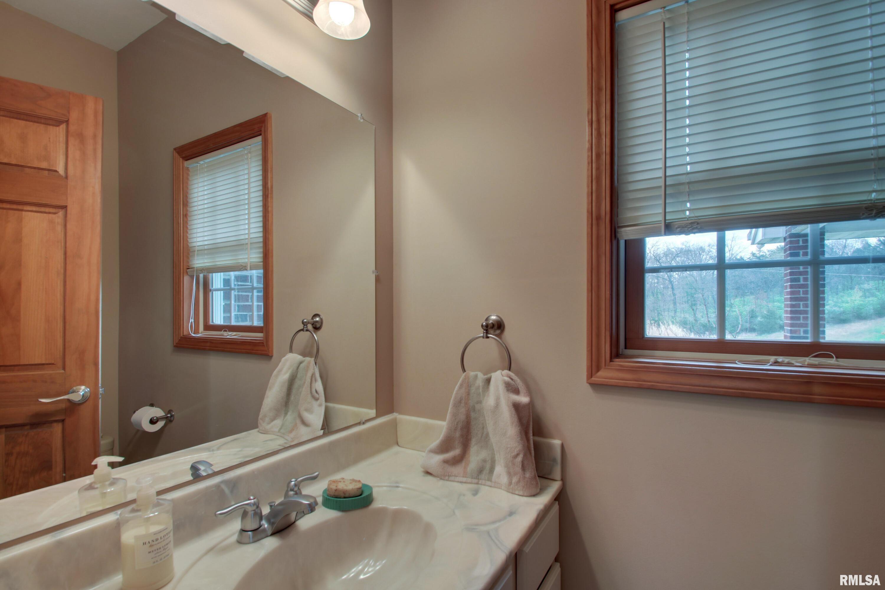 900 Lucinda Lane, Quincy, Illinois image 21
