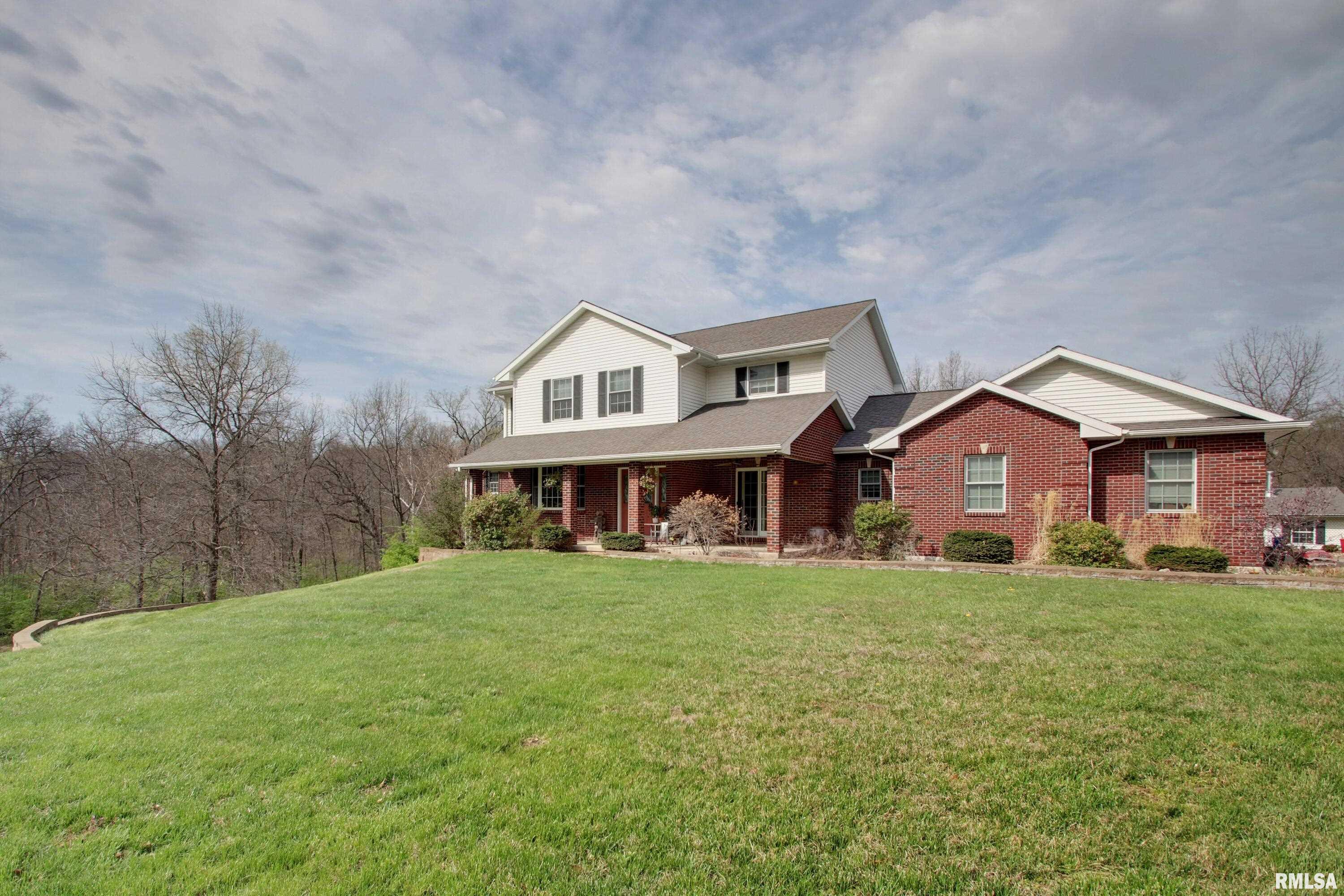 900 Lucinda Lane, Quincy, Illinois image 2