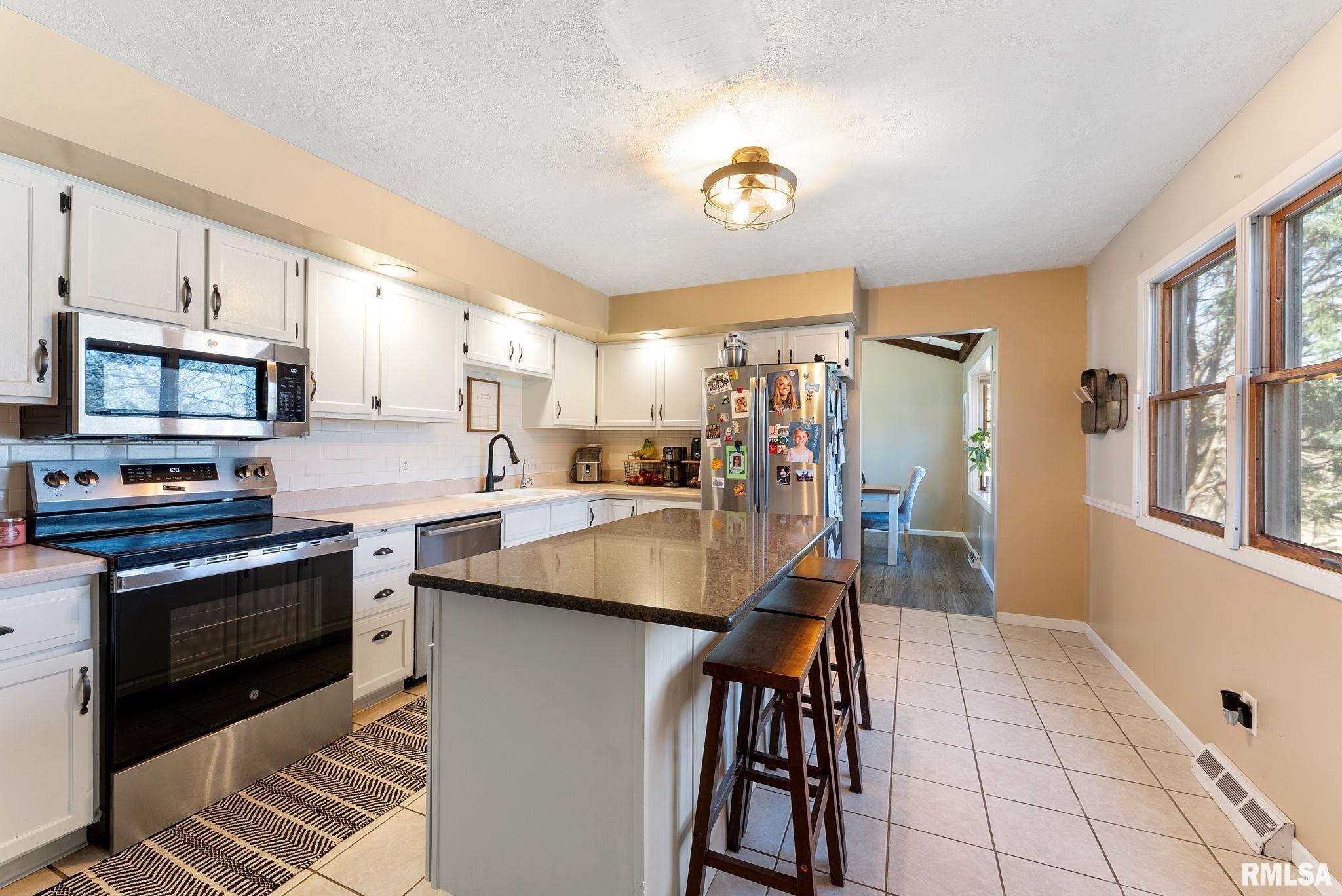 3075 Quail Ridge Road, Bettendorf, Iowa image 9