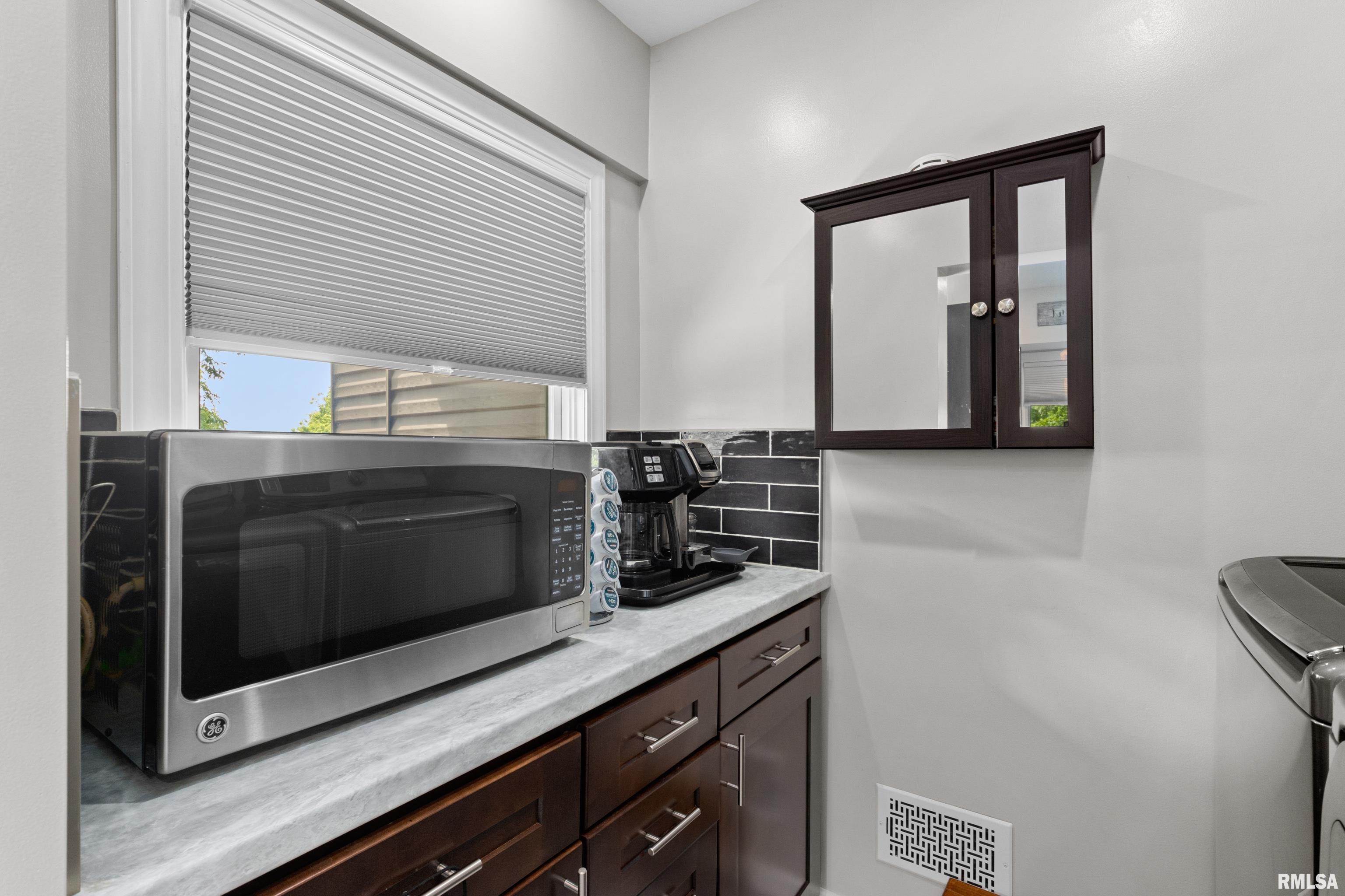 179 E South Lakeview Drive, East Peoria, Illinois image 26