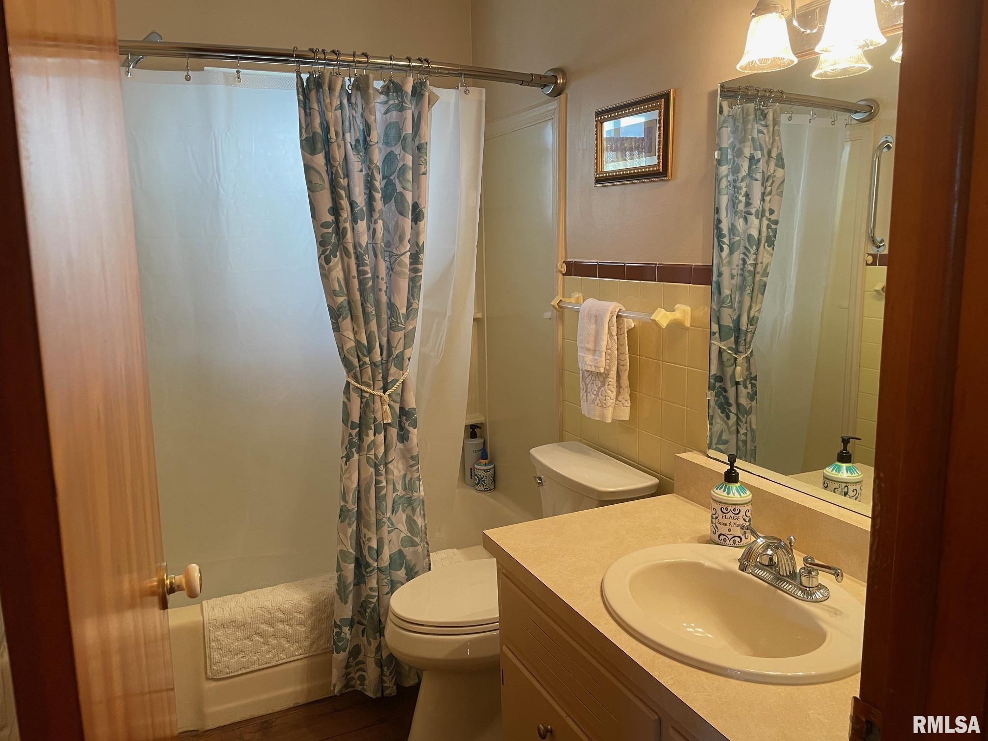 108 College Drive, Carmi, Illinois image 17