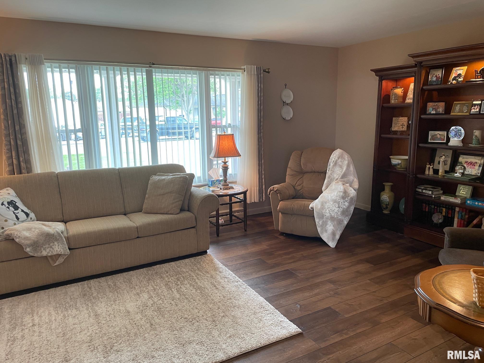 108 College Drive, Carmi, Illinois image 30