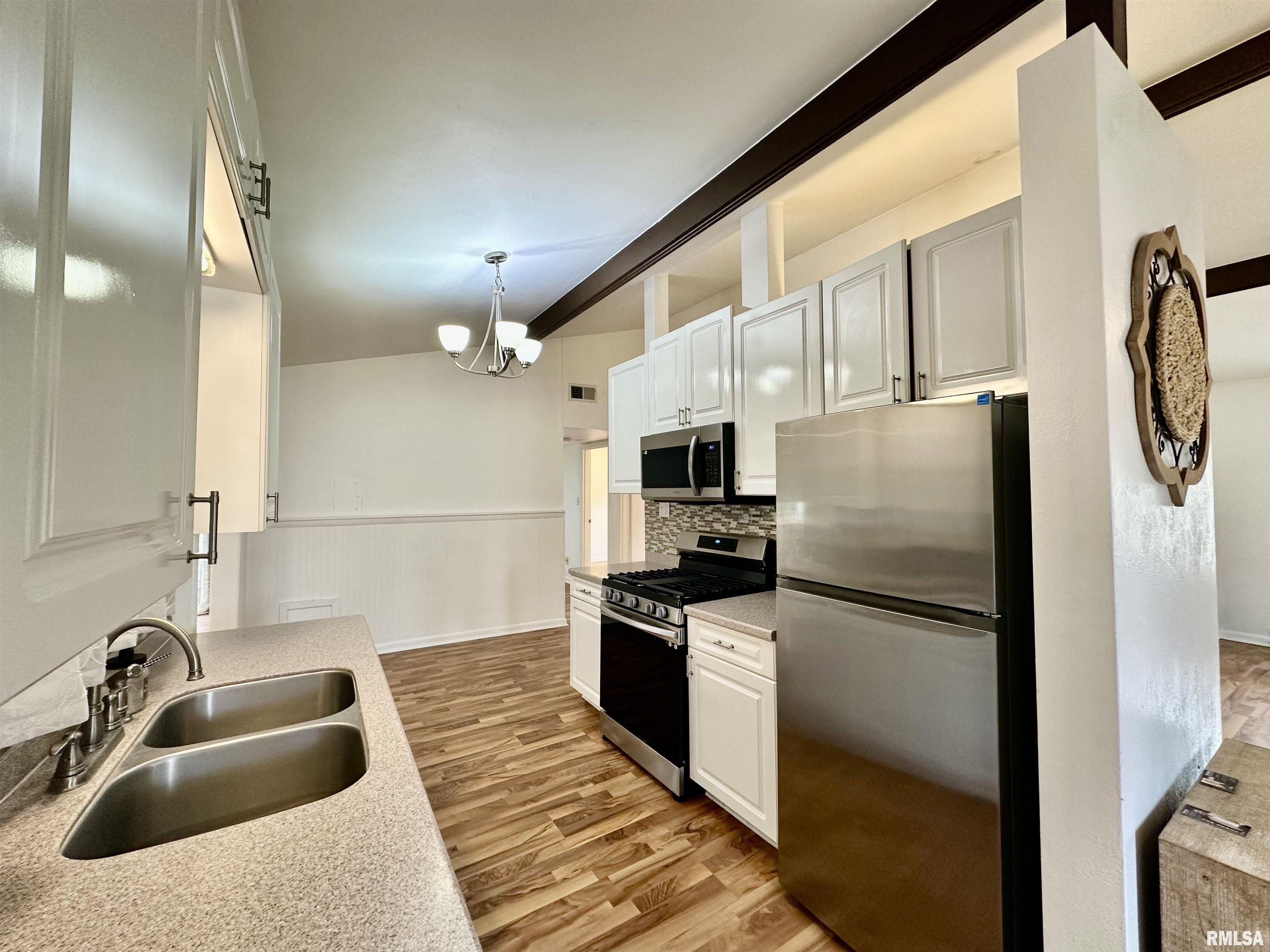 1328 Hilltop Drive, Pekin, Illinois image 10