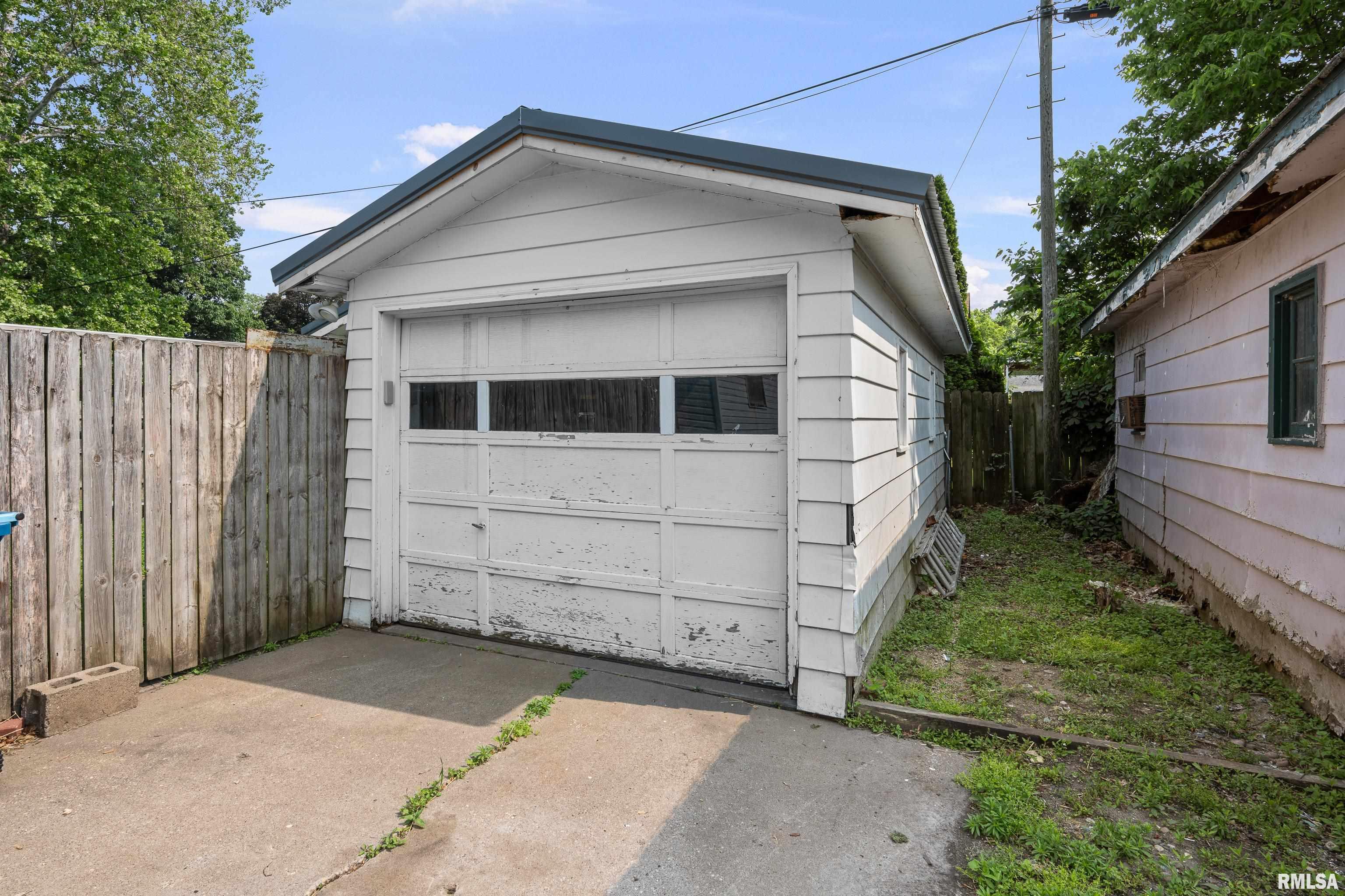 129 State Street, Carbon Cliff, Illinois image 23