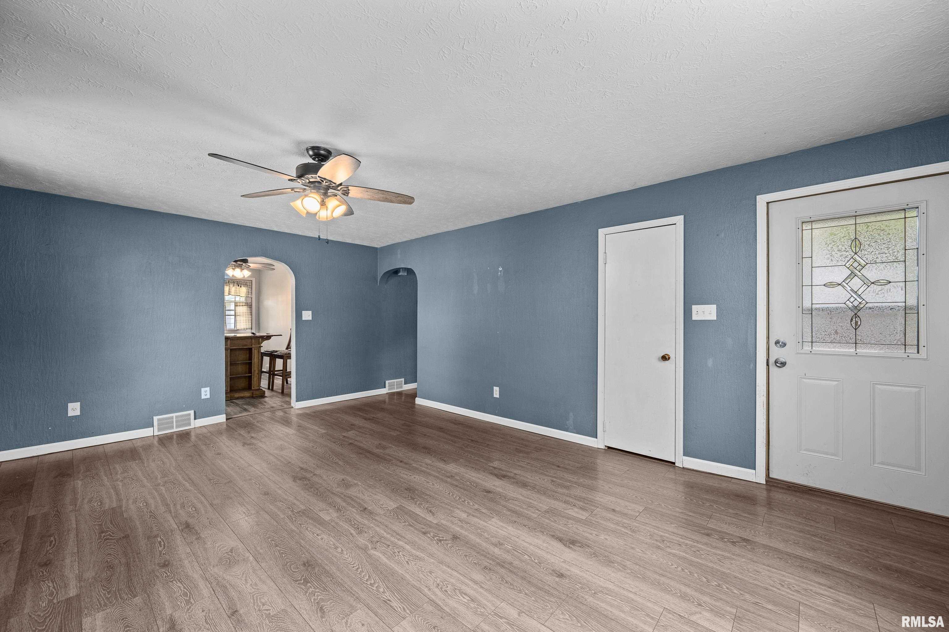 129 State Street, Carbon Cliff, Illinois image 4