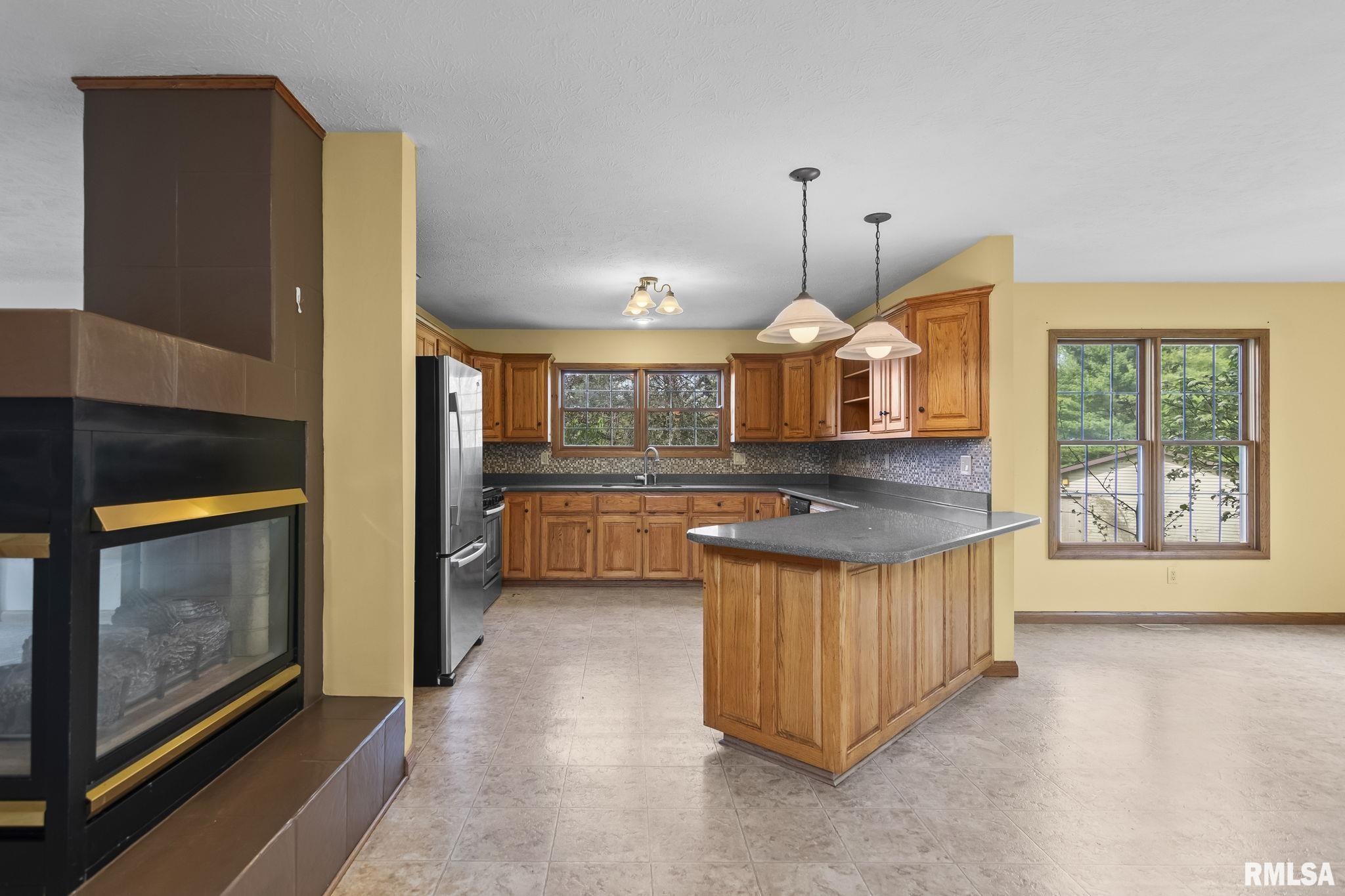 8687 Hilltop Court, Dawson, Illinois image 15