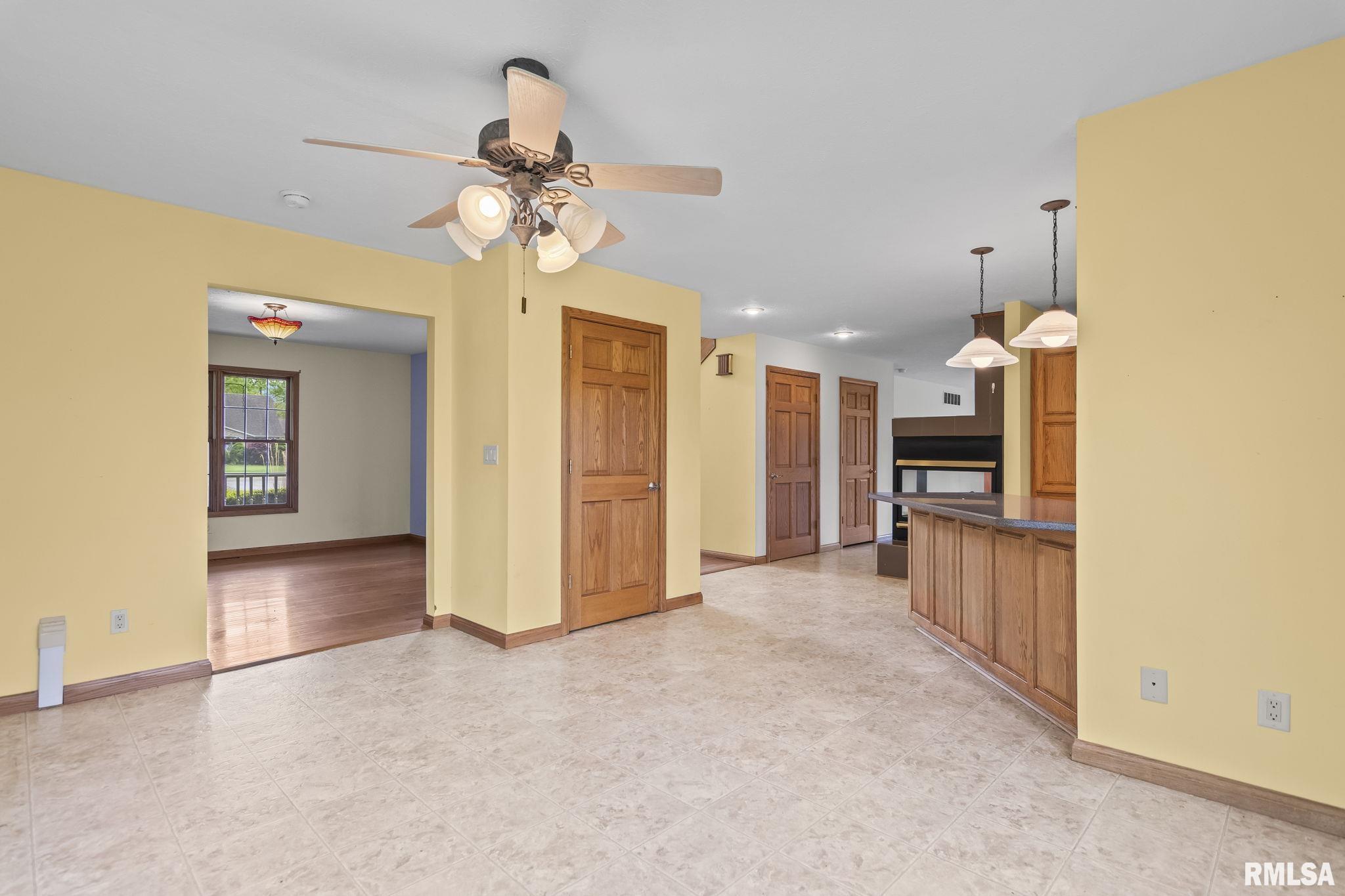 8687 Hilltop Court, Dawson, Illinois image 10