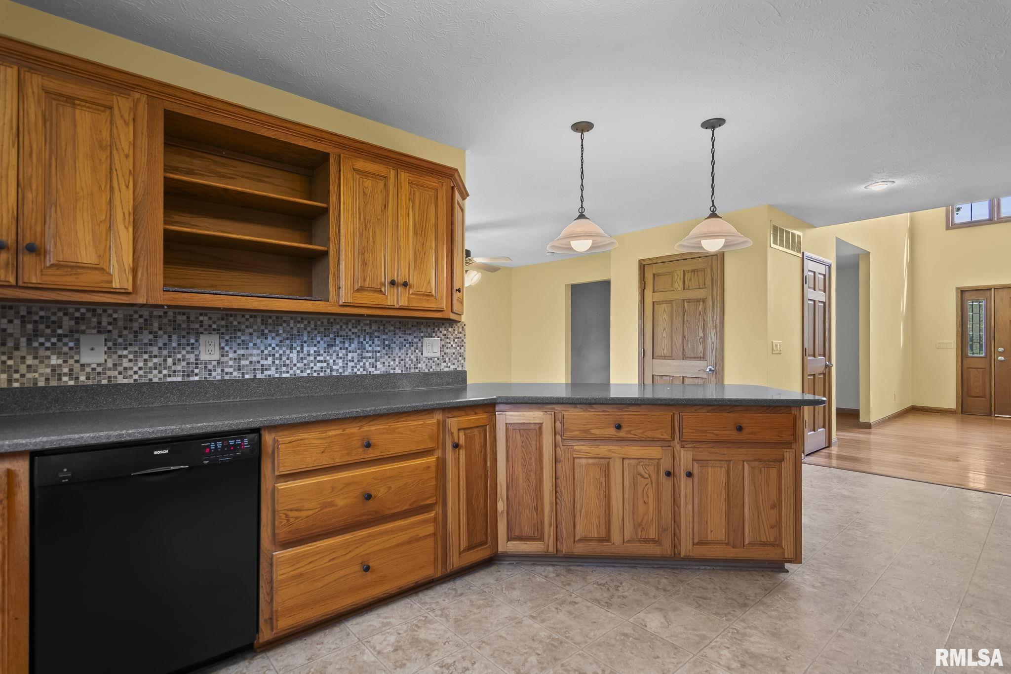 8687 Hilltop Court, Dawson, Illinois image 17