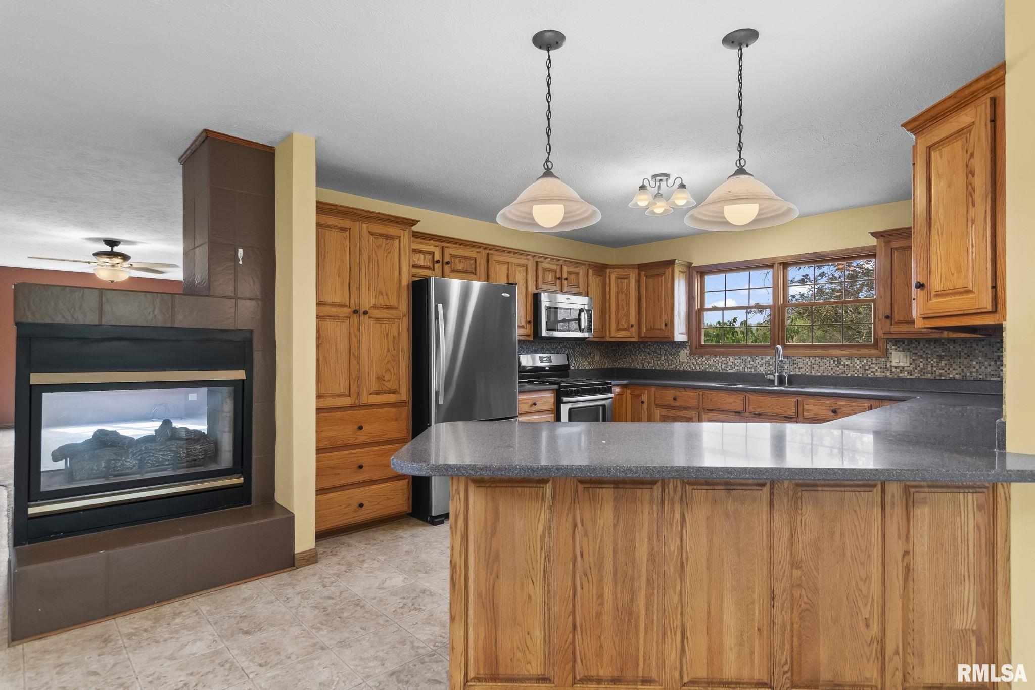 8687 Hilltop Court, Dawson, Illinois image 13