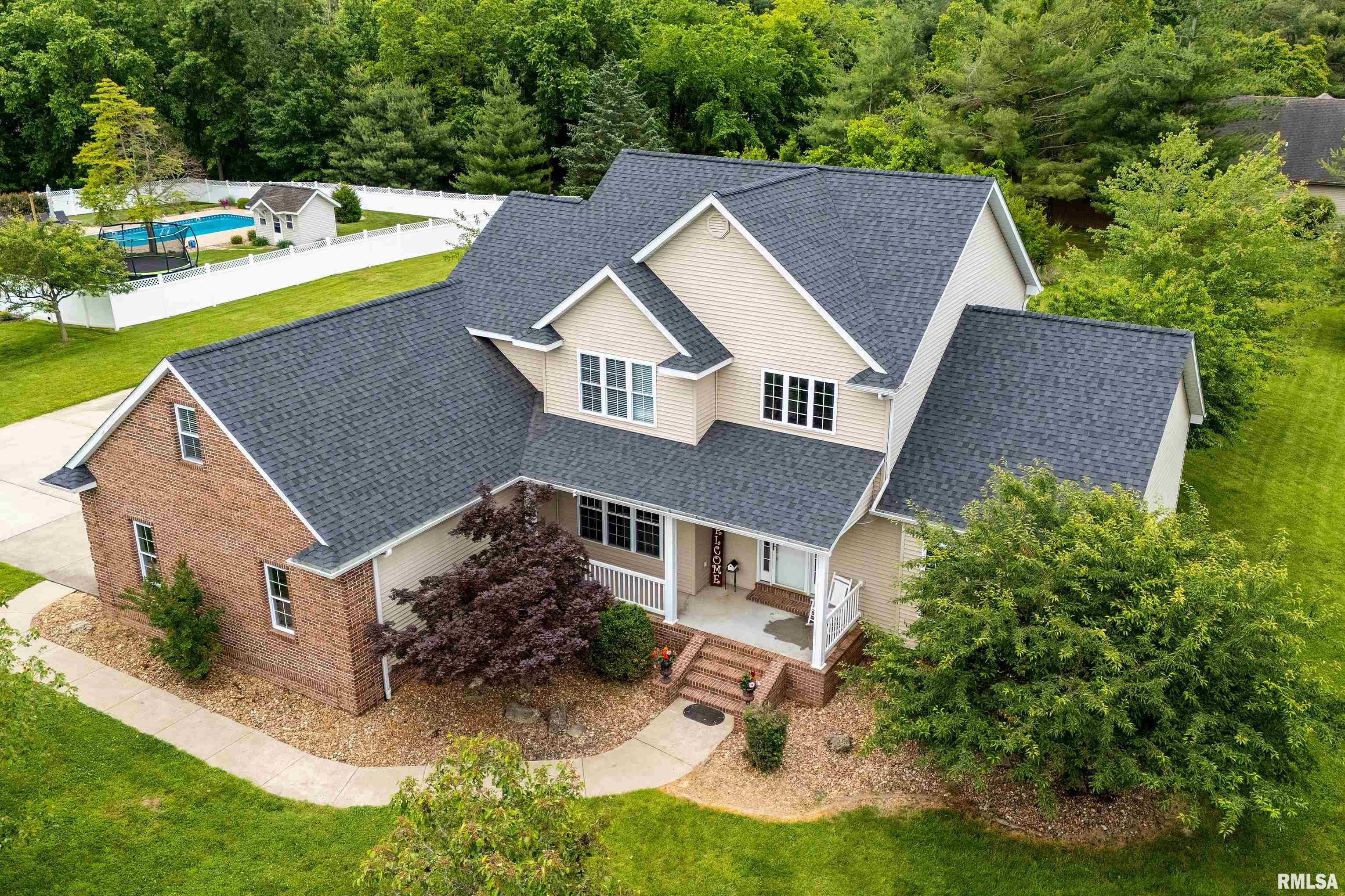 1404 Belle Terre Court, Herrin, Illinois image 2