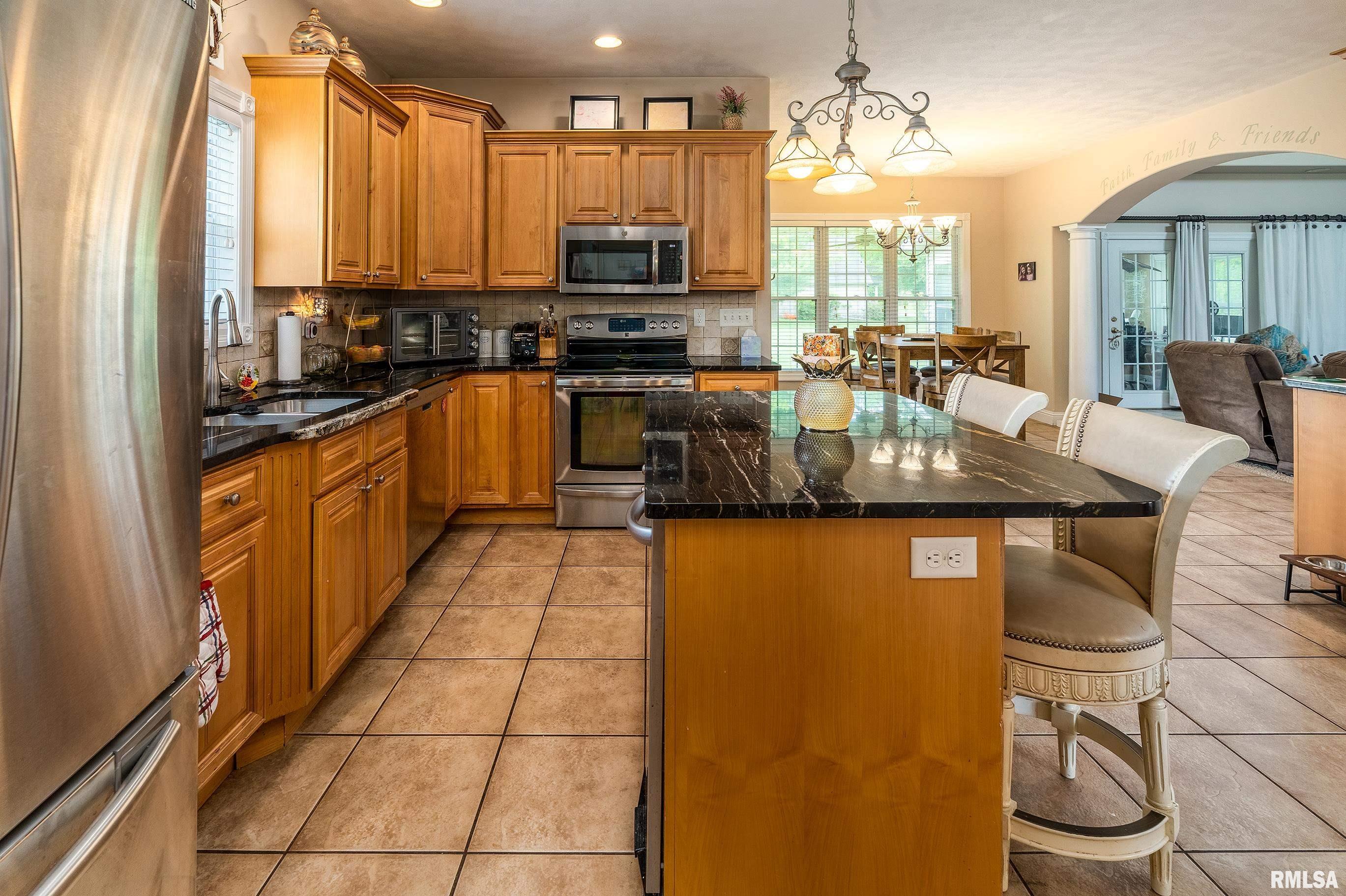 1404 Belle Terre Court, Herrin, Illinois image 13