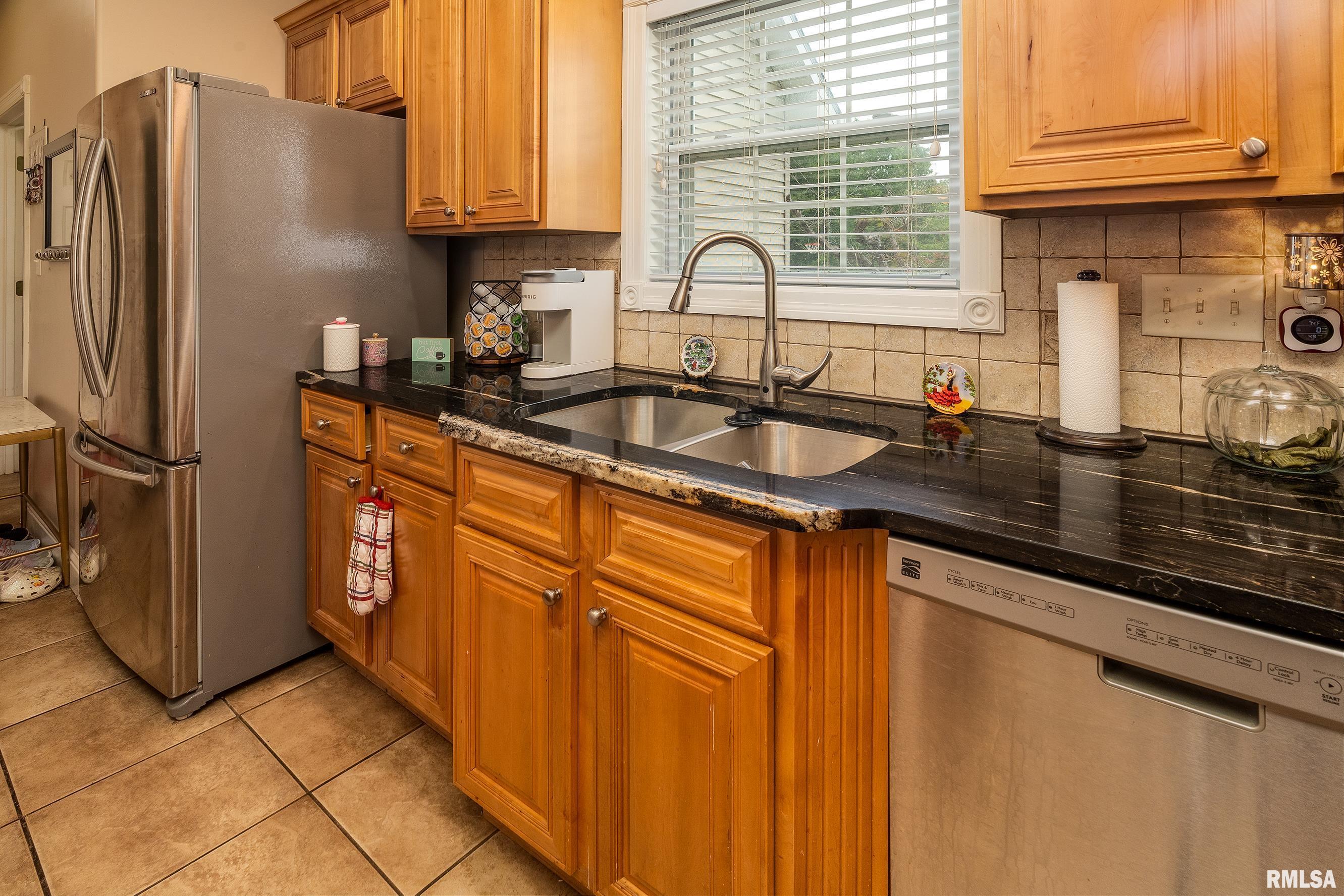 1404 Belle Terre Court, Herrin, Illinois image 11