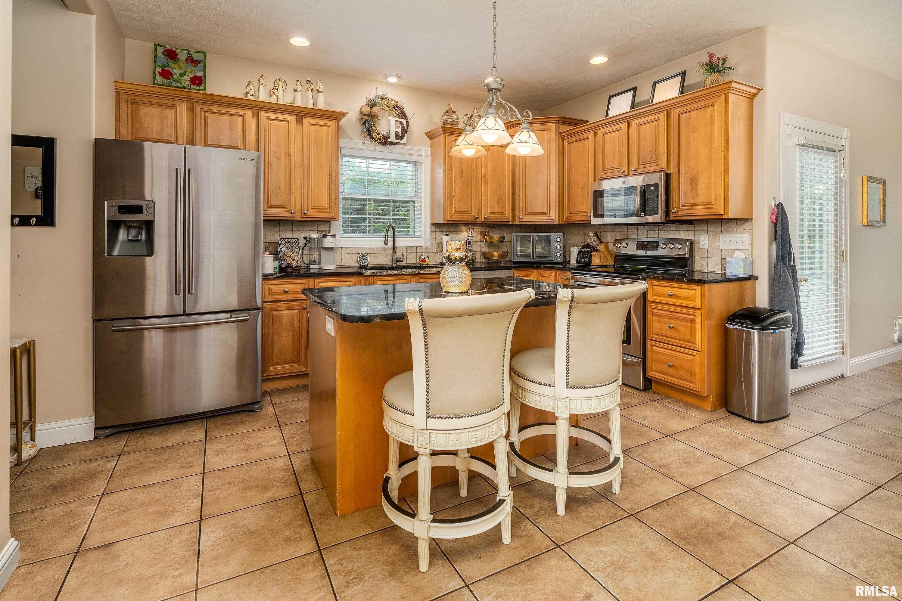 1404 Belle Terre Court, Herrin, Illinois image 9